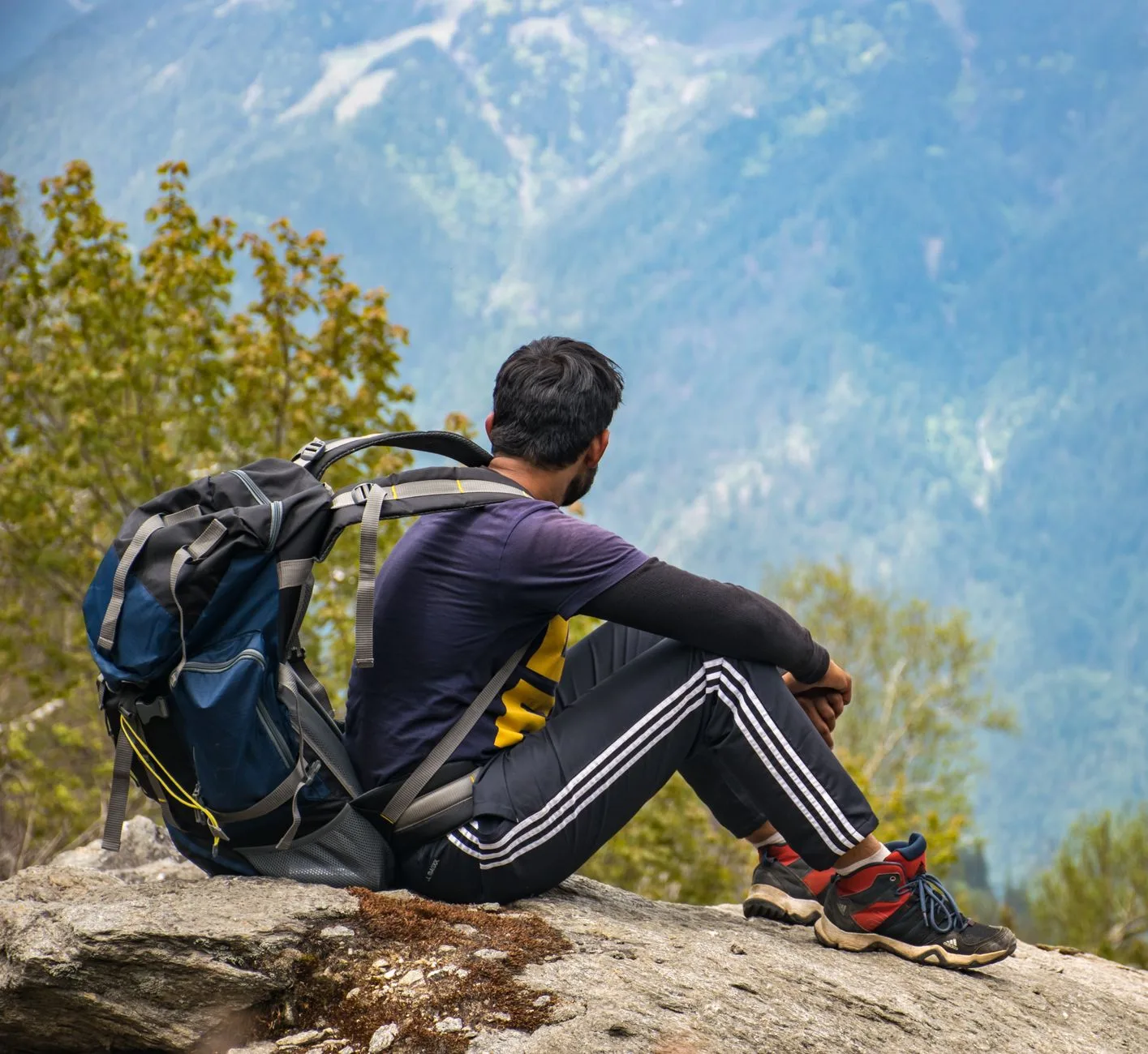 Balo trekking gọn nhẹ trên cung đường núi