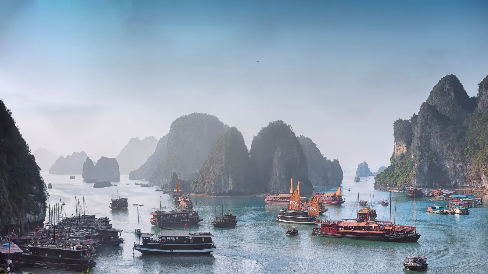 Bến tàu du lịch tham quan vịnh Hạ Long