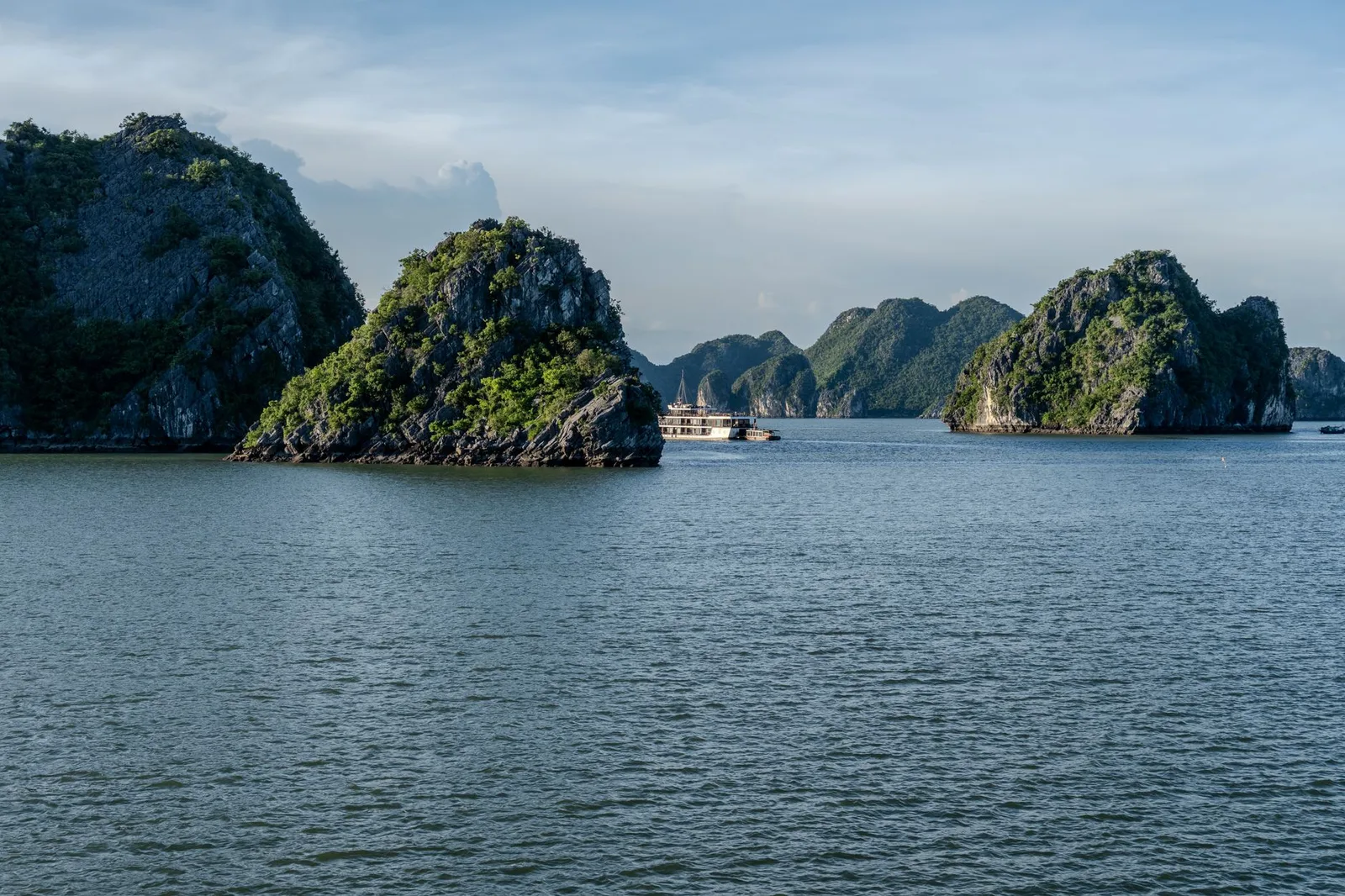 Khoang nghỉ trên du thuyền ngủ đêm giữa vịnh Hạ Long