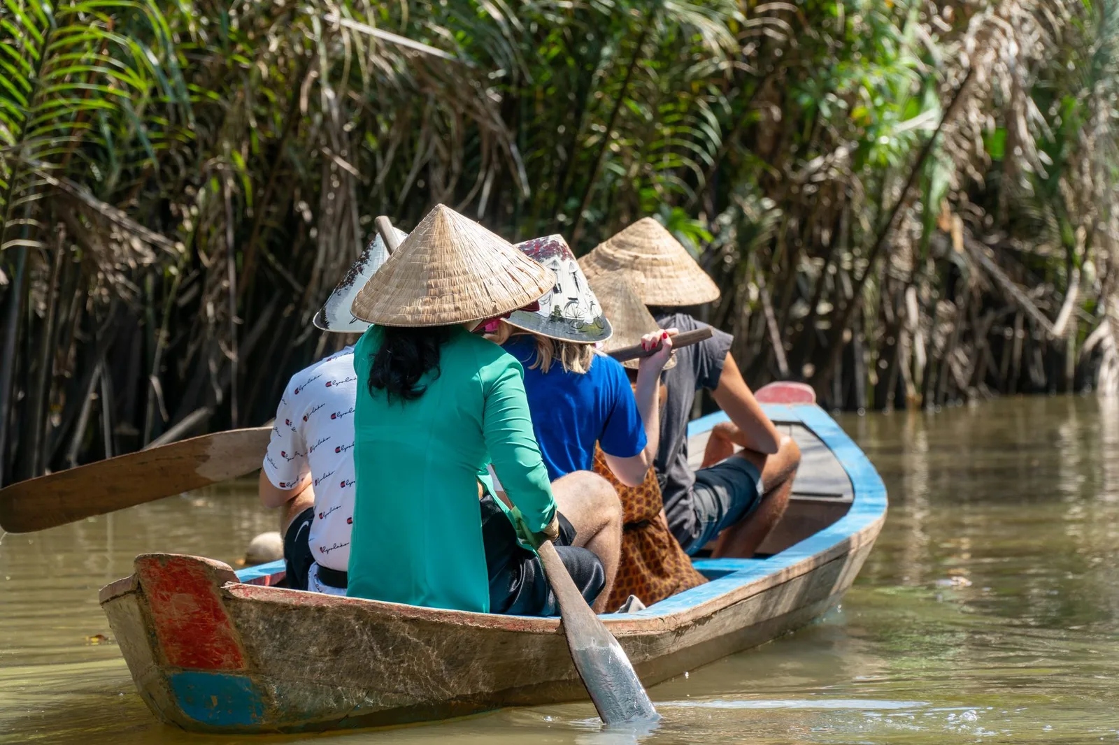 Du khách Việt trải nghiệm không gian homestay vùng quê