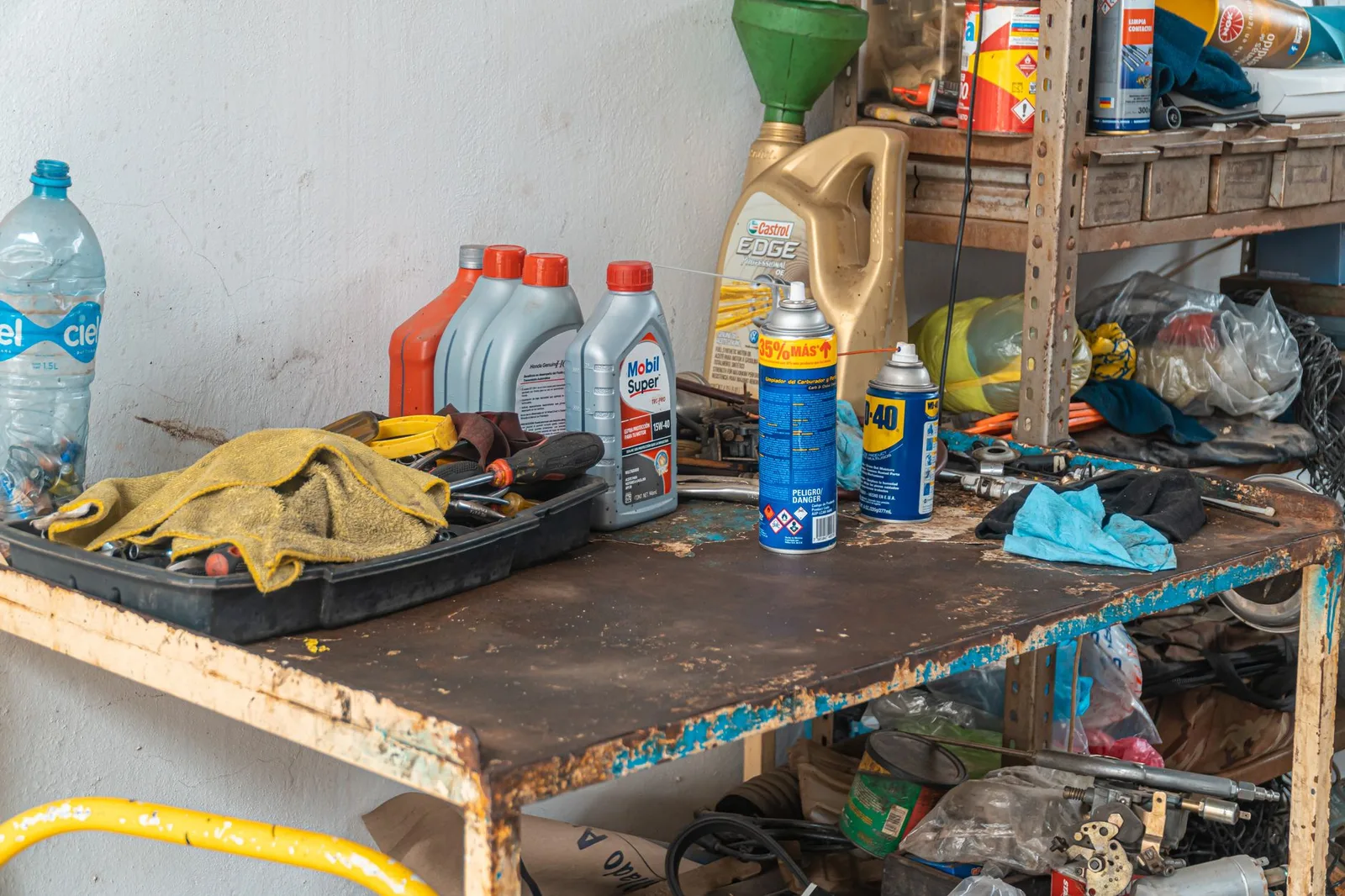 Phòng rộng nhưng bừa bộn gây khó khăn khi bố trí thiết bị chụp