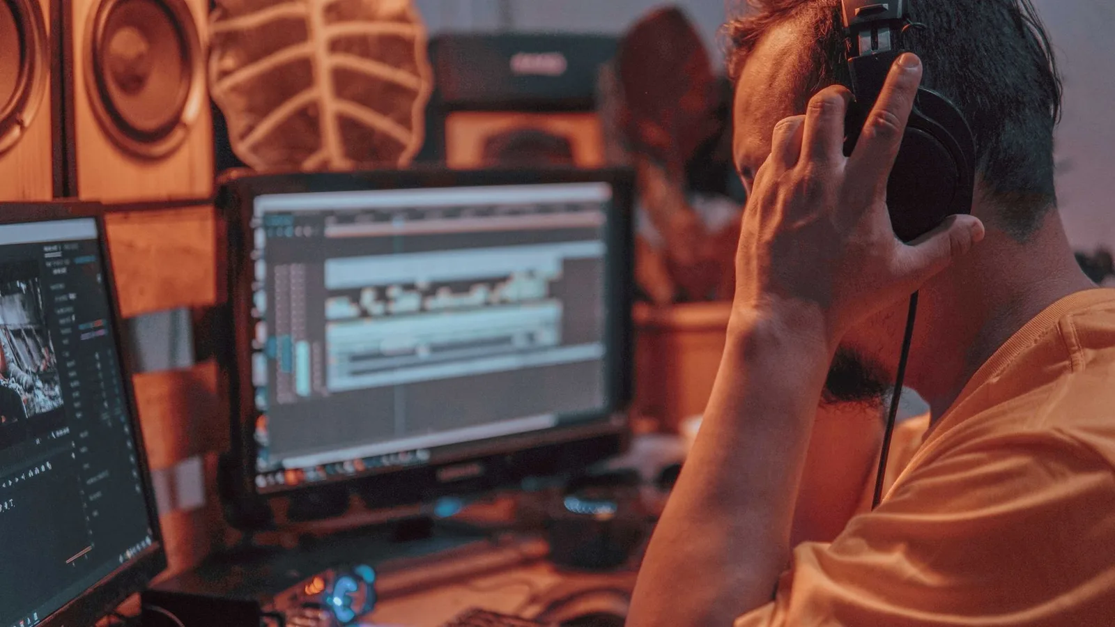 Không gian thu âm truyện audio tại nhà