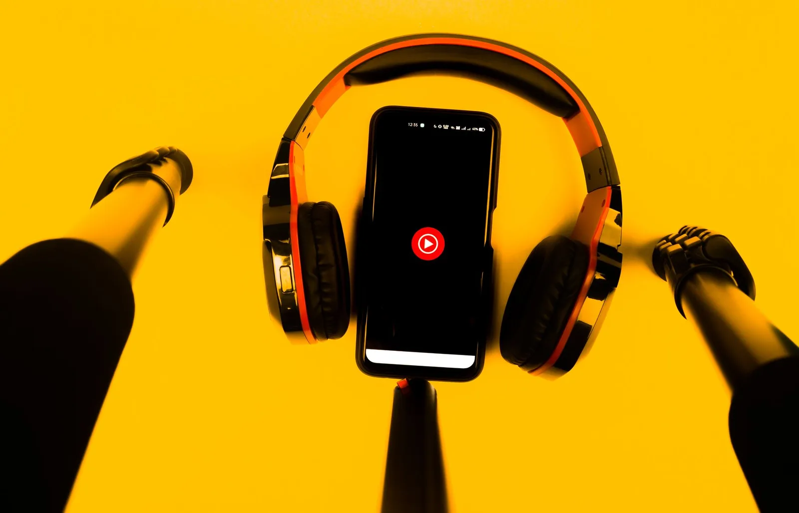 Điện thoại phát nội dung podcast và audio trực tuyến