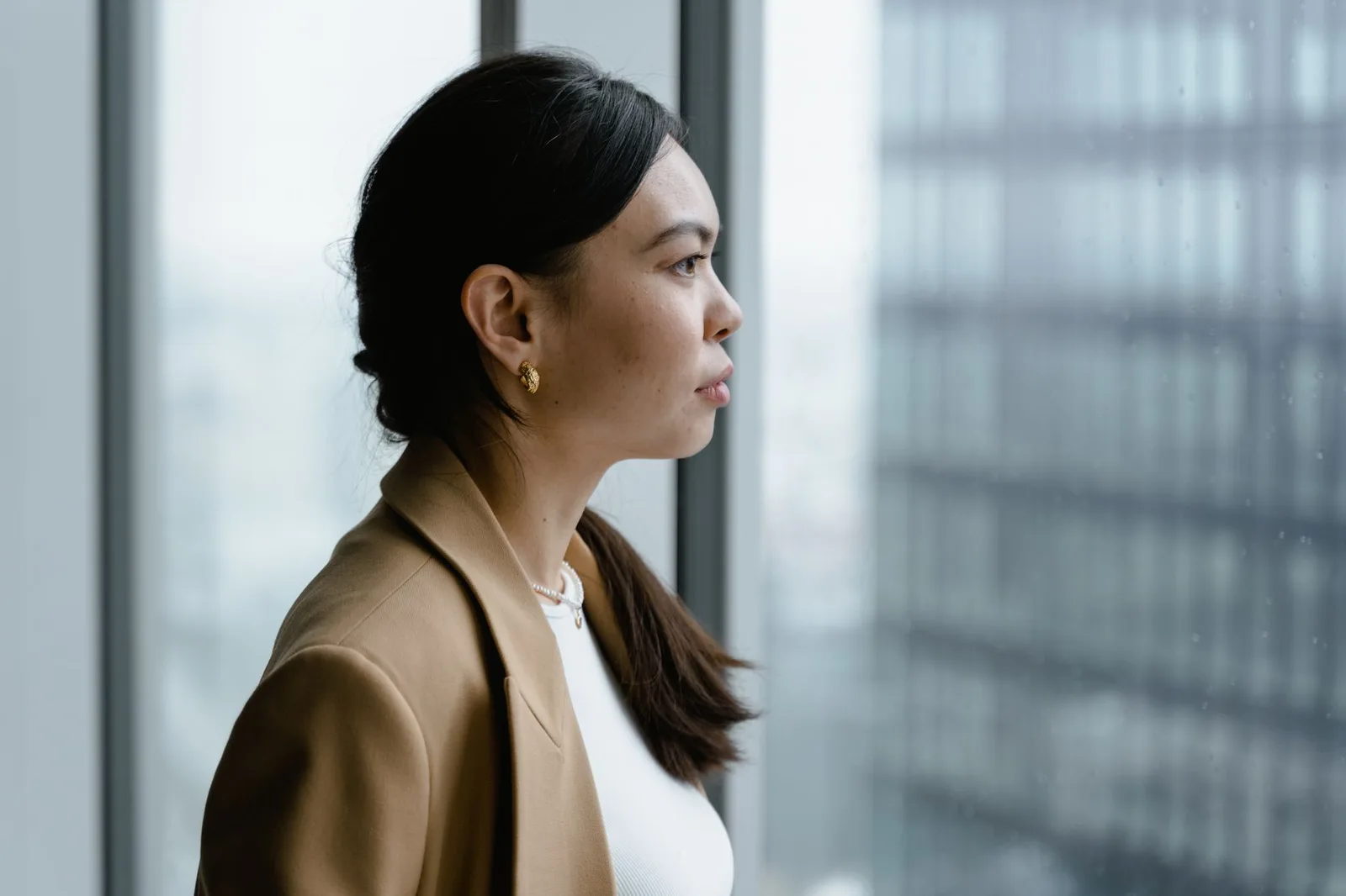Người trẻ cân nhắc quyết định sức khỏe
