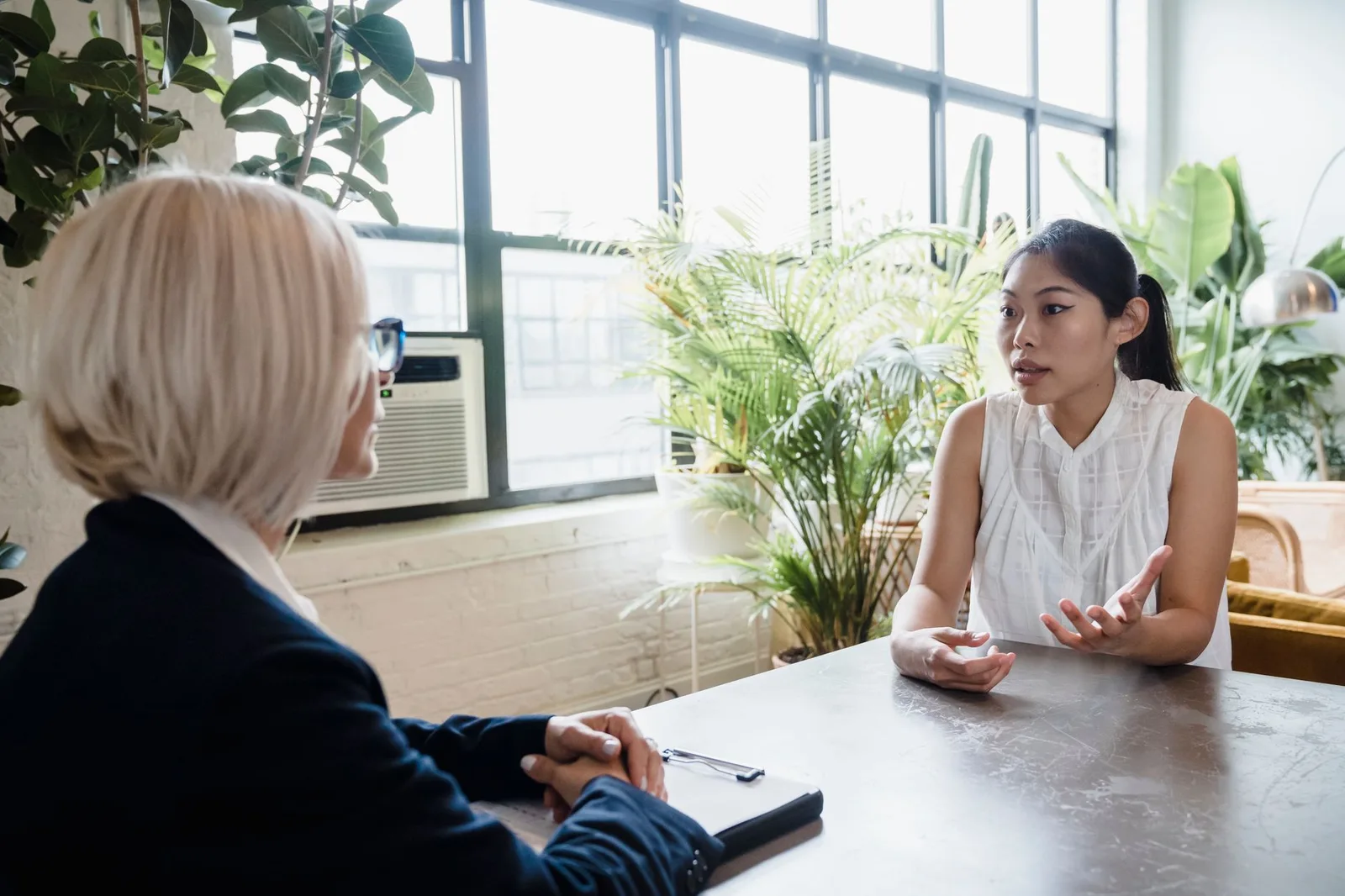 Buổi trò chuyện với chuyên gia tâm lý trong không gian ấm áp