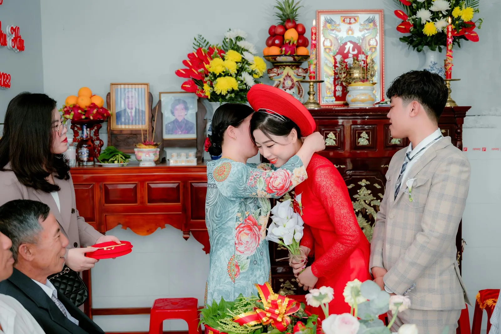 Bàn thờ gia tiên trang trí cho đám cưới truyền thống
