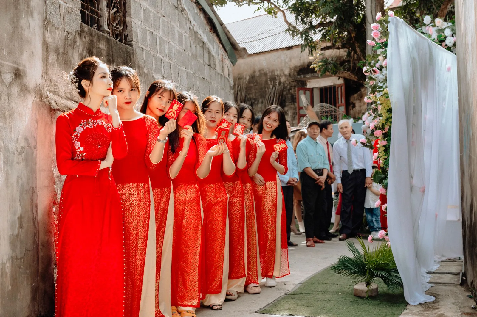 Hai gia đình gặp gỡ thân tình trước giờ đón dâu
