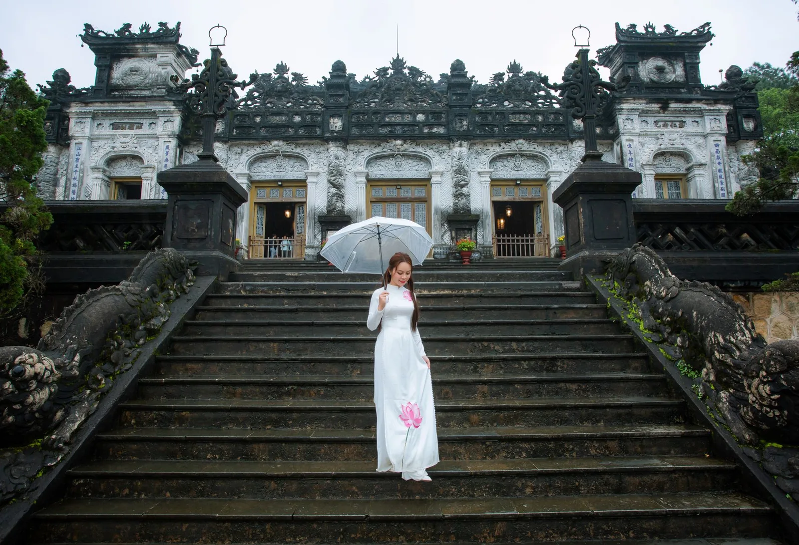 Đoàn cưới chuẩn bị phương án di chuyển trong thời tiết mưa