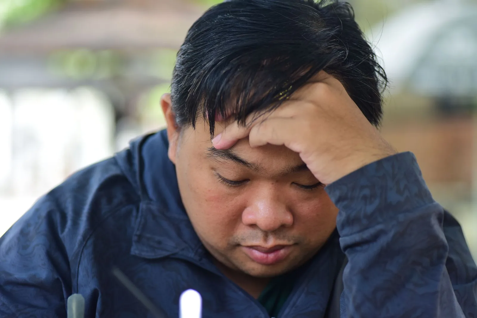 Người trẻ mệt mỏi và hụt hơi khi vận động