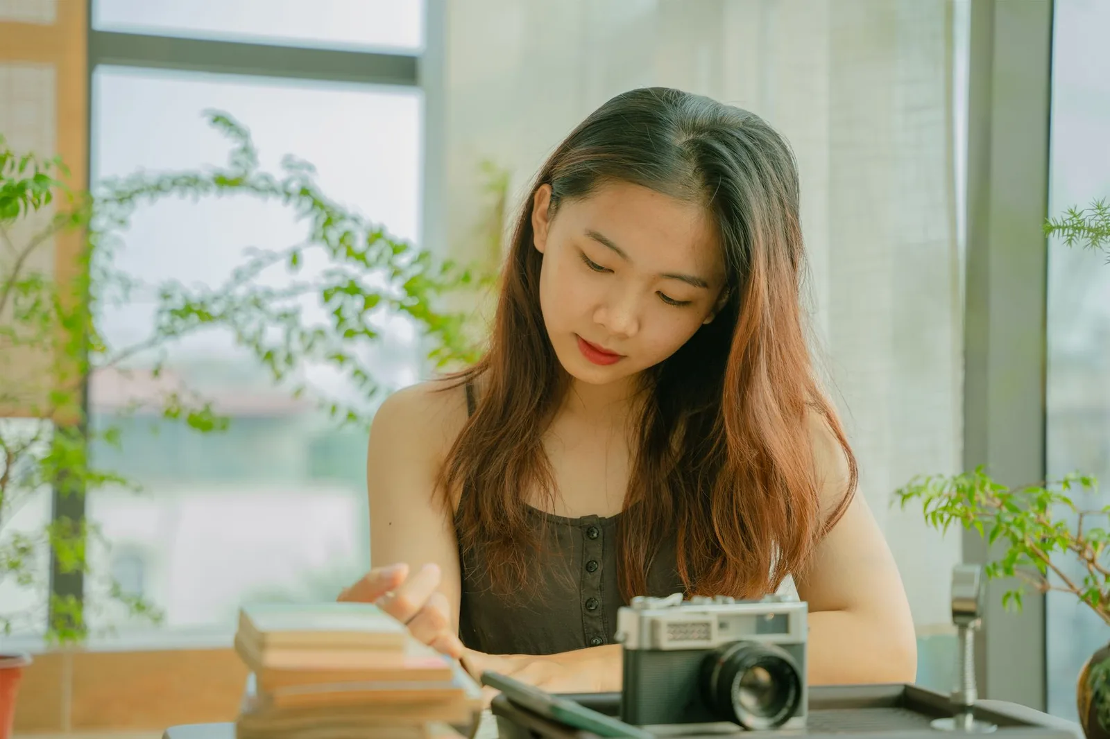Người phụ nữ viết nhật ký để nhìn lại tình yêu thực tế hơn