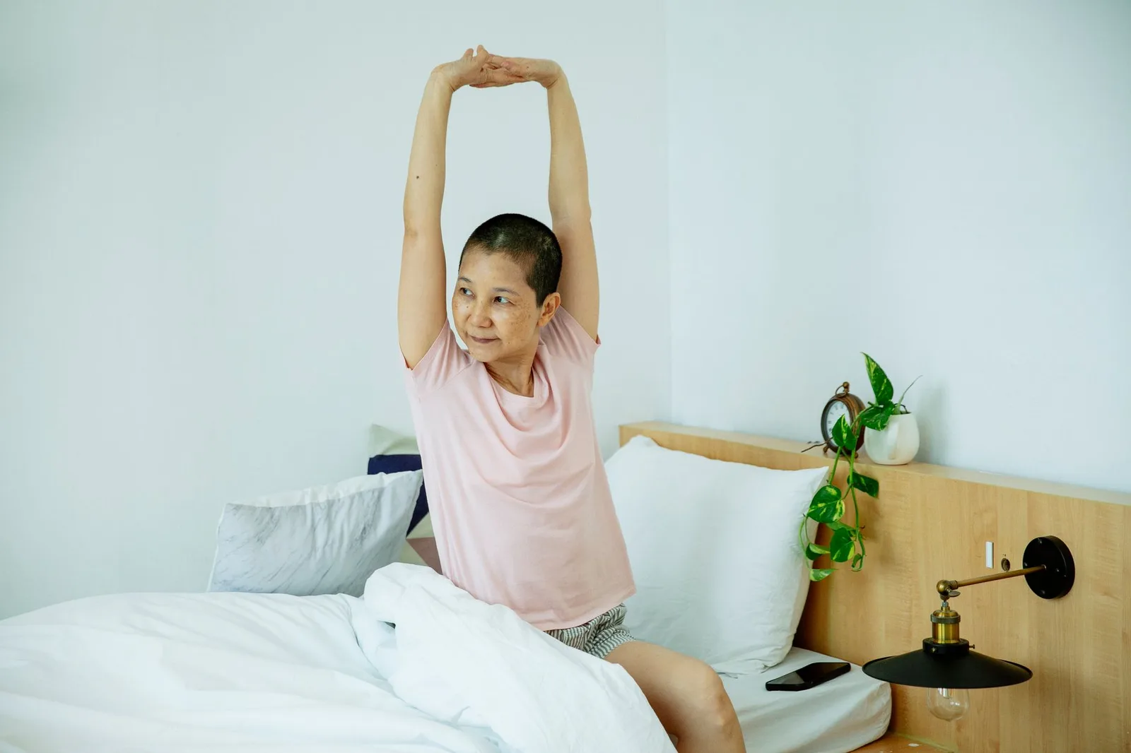 Người phụ nữ châu Á chăm sóc bản thân và tìm lại sự bình yên