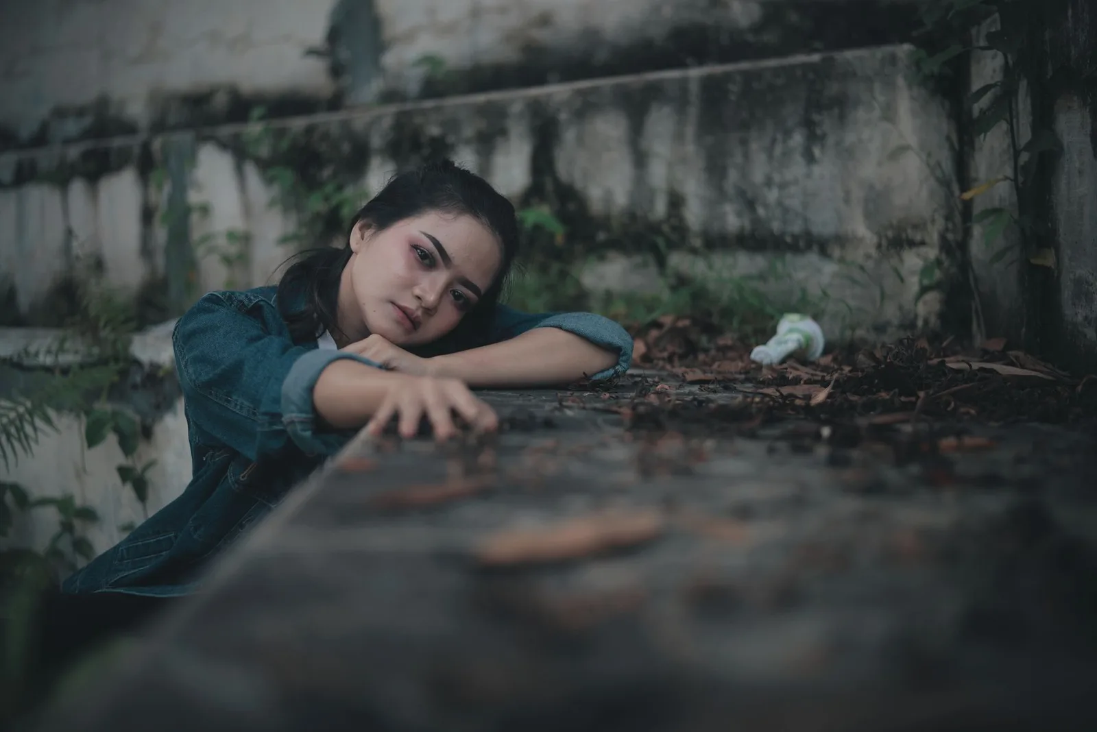 Người phụ nữ châu Á đối diện cảm xúc sau chia tay