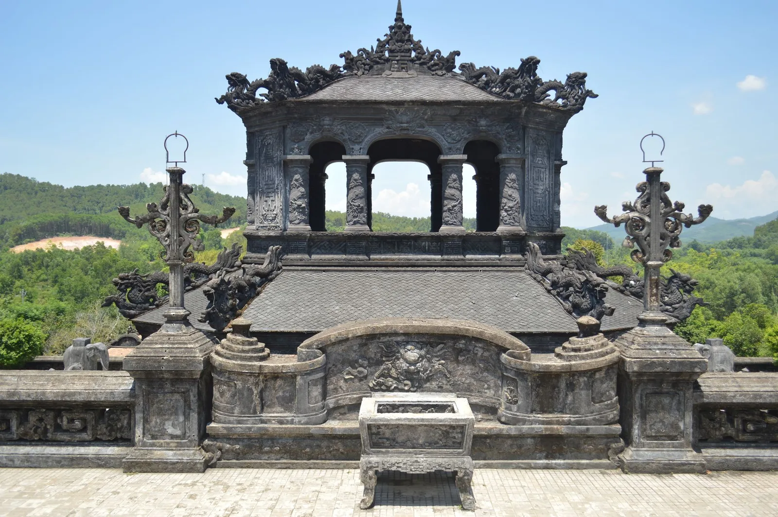 Kiến trúc lăng tẩm triều Nguyễn tại Huế