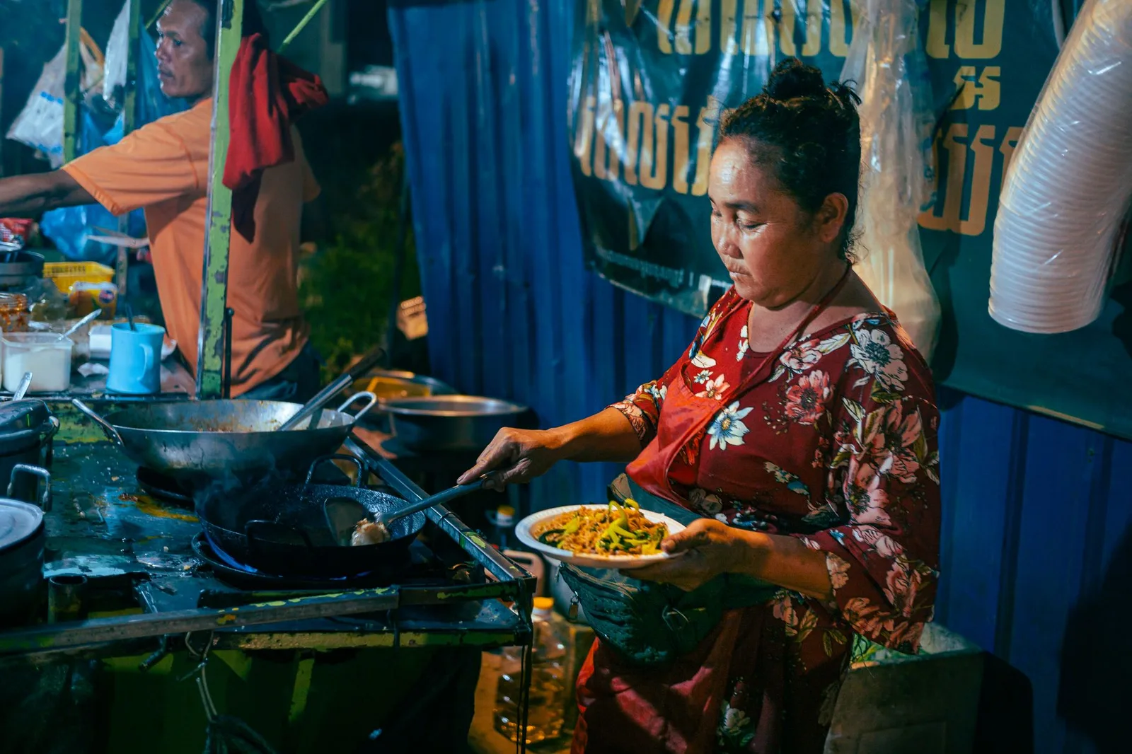 Đĩa rau muống xào hoàn chỉnh với tỏi phi thơm