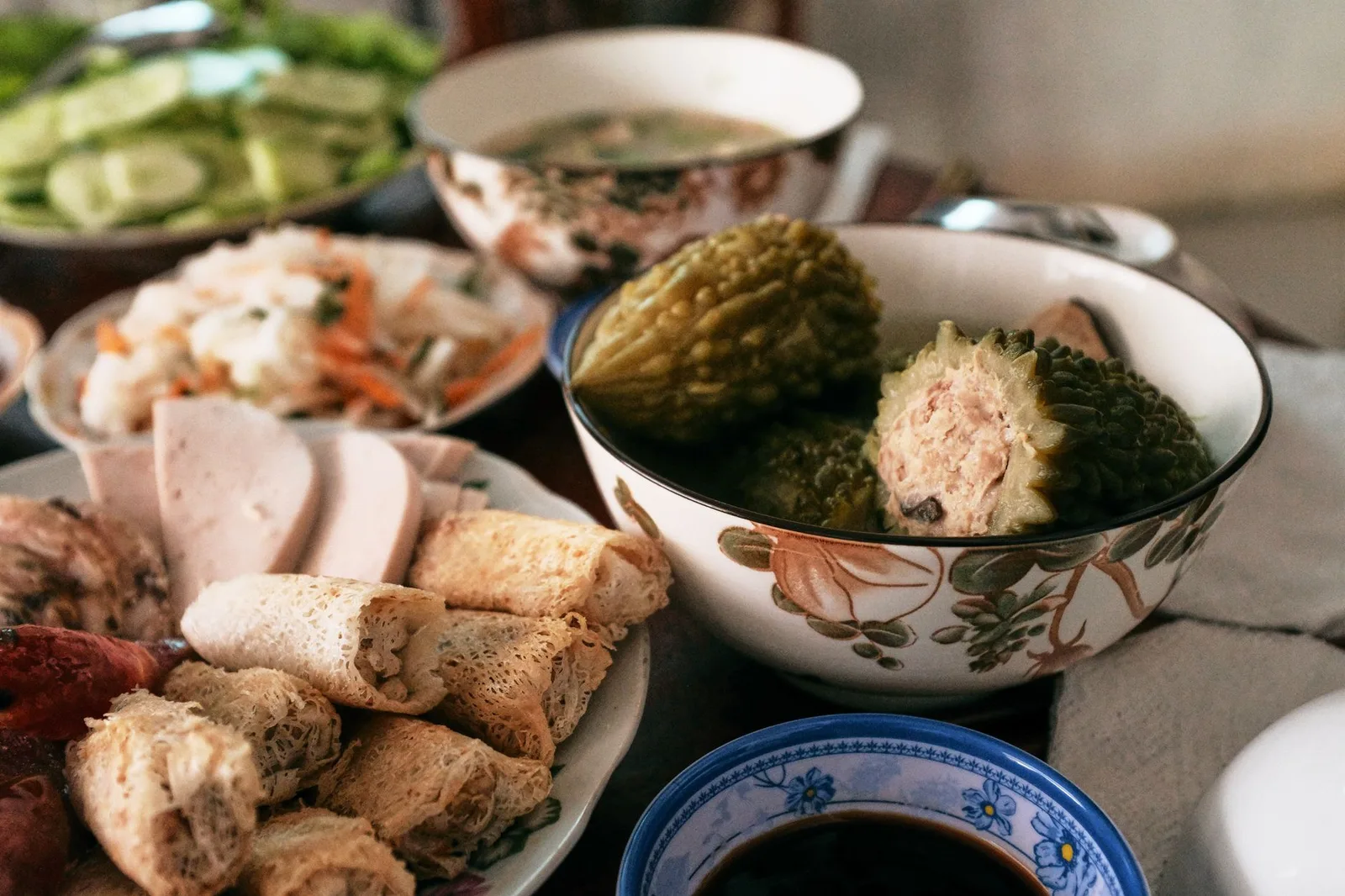 Mâm cơm ngày Tết sum vầy của gia đình Việt Nam