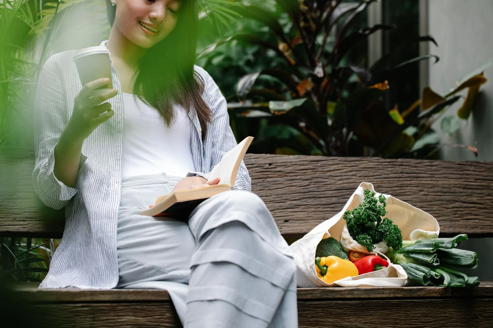 Người phụ nữ châu Á tận hưởng thời gian riêng và giữ bản sắc cá nhân