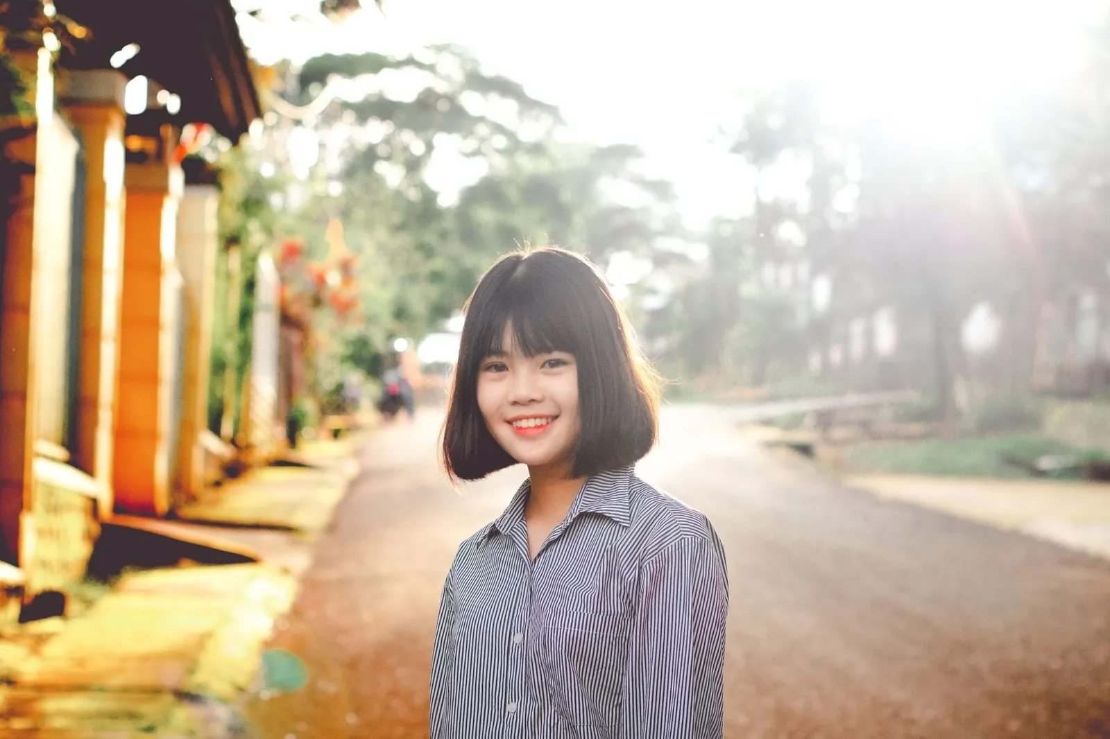 Người phụ nữ châu Á tự tin hướng đến một khởi đầu mới