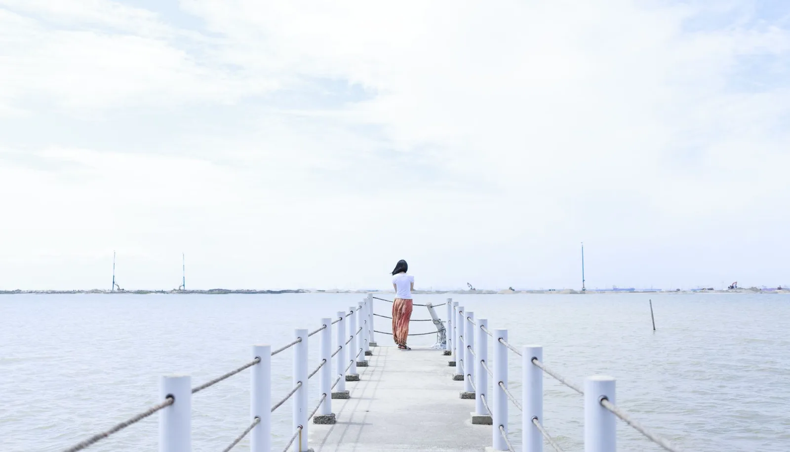 Người phụ nữ châu Á bình tĩnh thiết lập ranh giới tình cảm