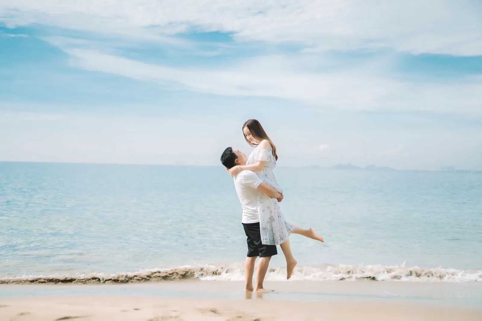 Cặp đôi hạnh phúc trong kỳ nghỉ tuần trăng mật