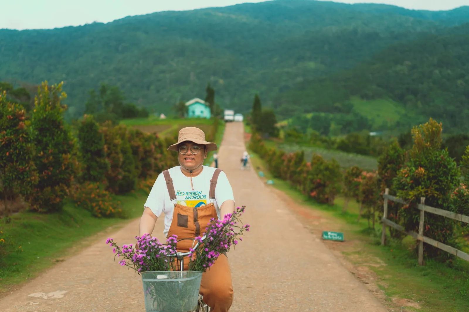 Cung đường ngoại ô Đà Lạt uốn quanh vùng trồng cà phê