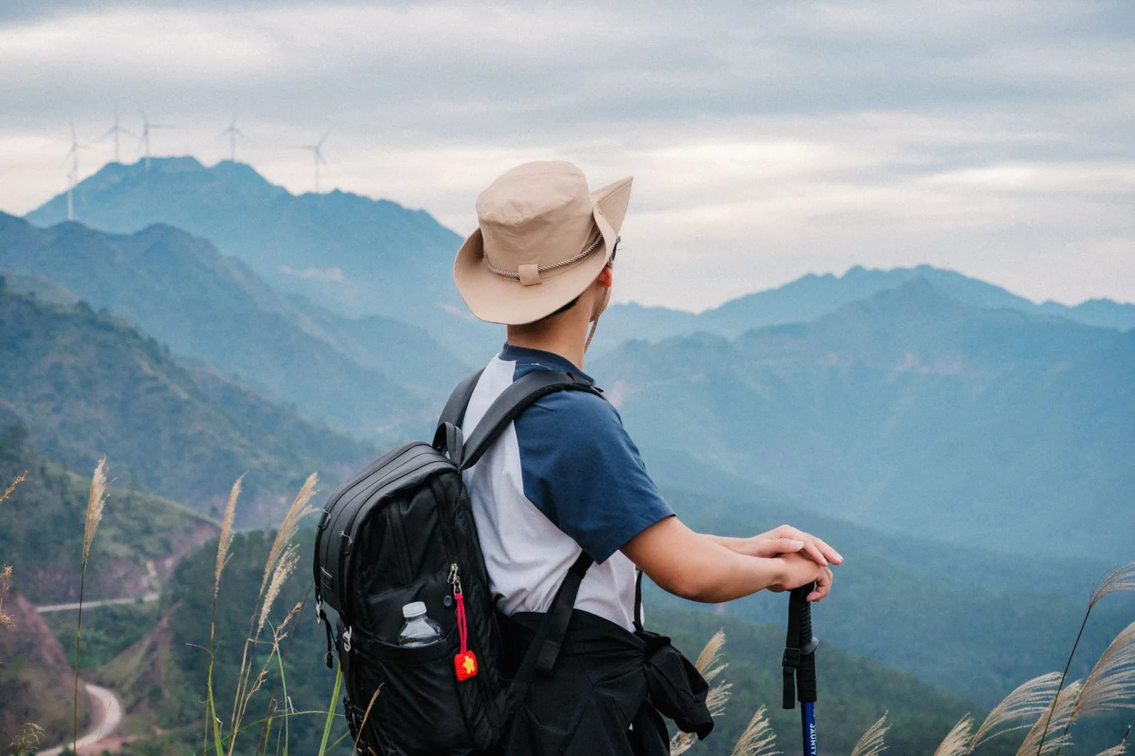 Người leo núi trên đường mòn Tam Đảo