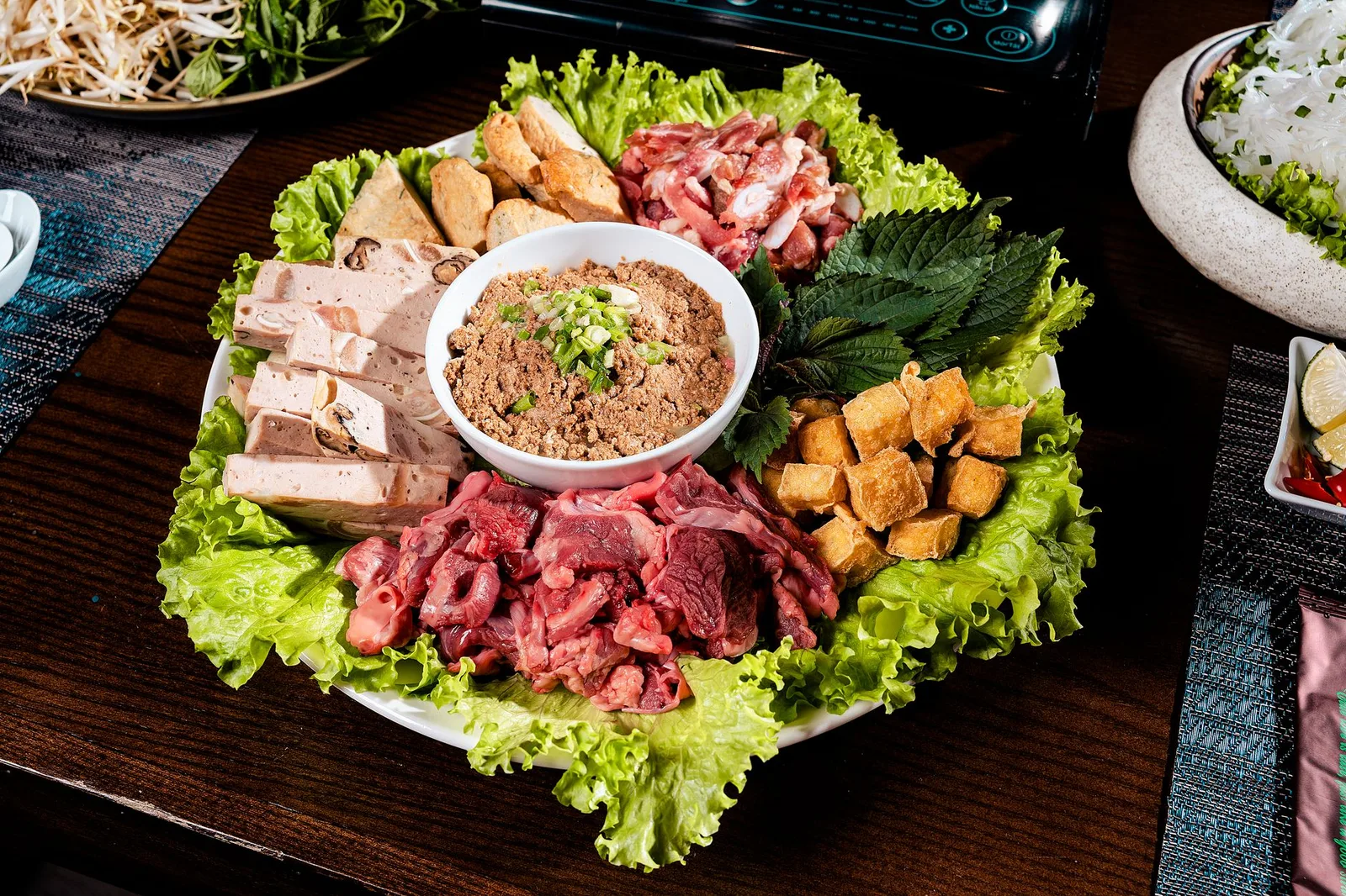 Món lẩu nóng và đồ ăn đường phố tại Tam Đảo