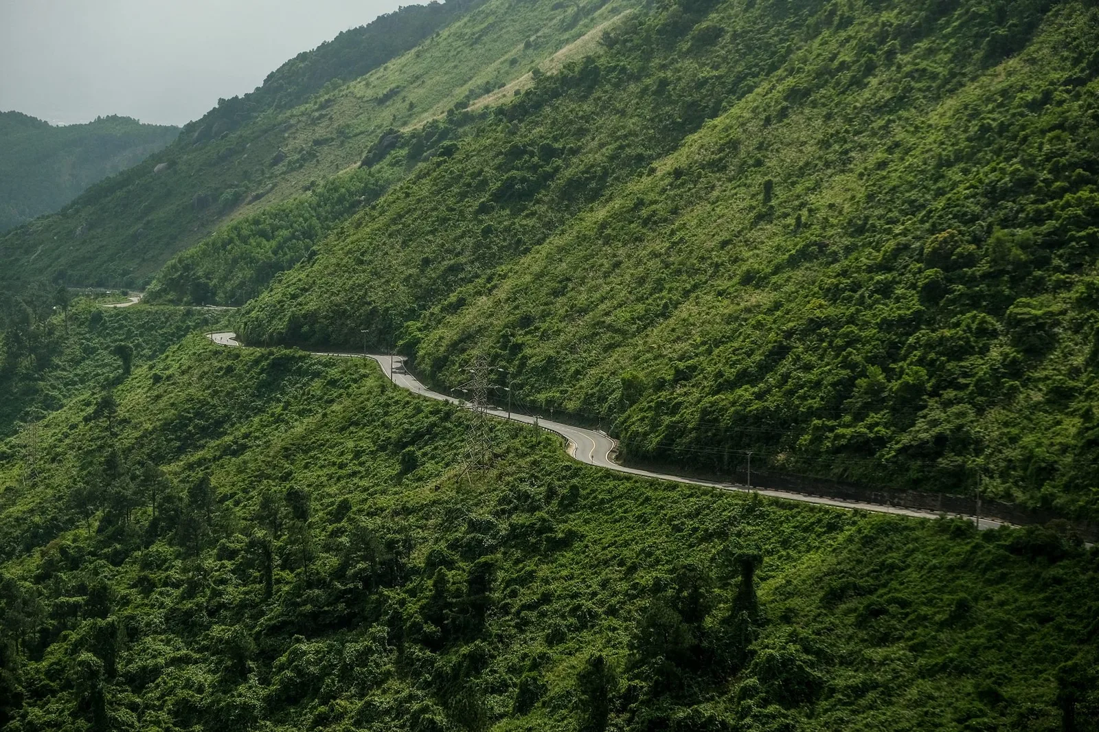 Hoàng hôn rực rỡ nhìn từ đèo Hải Vân