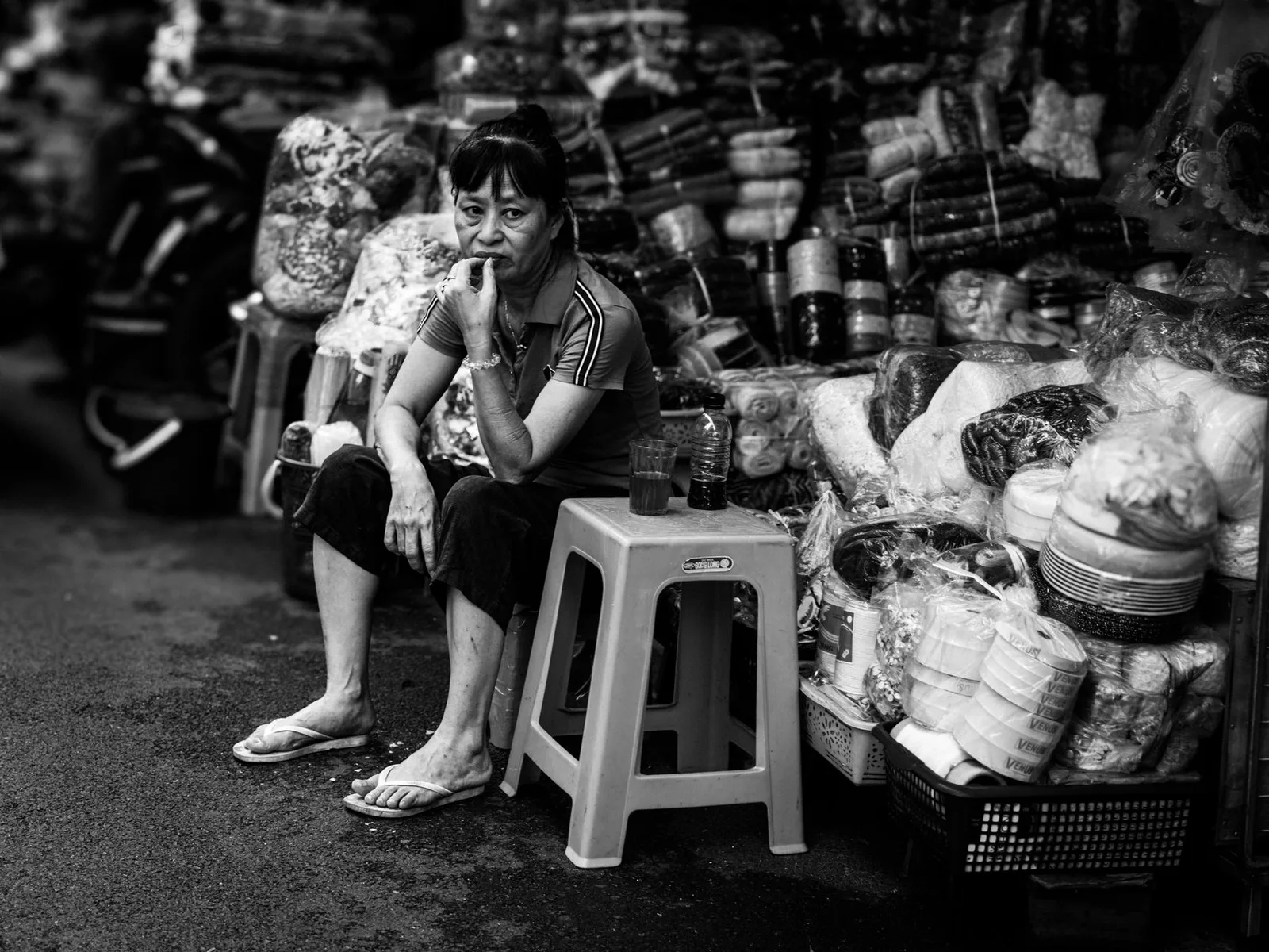Các quán cà phê đường phố ở phố cổ Hà Nội buổi tối
