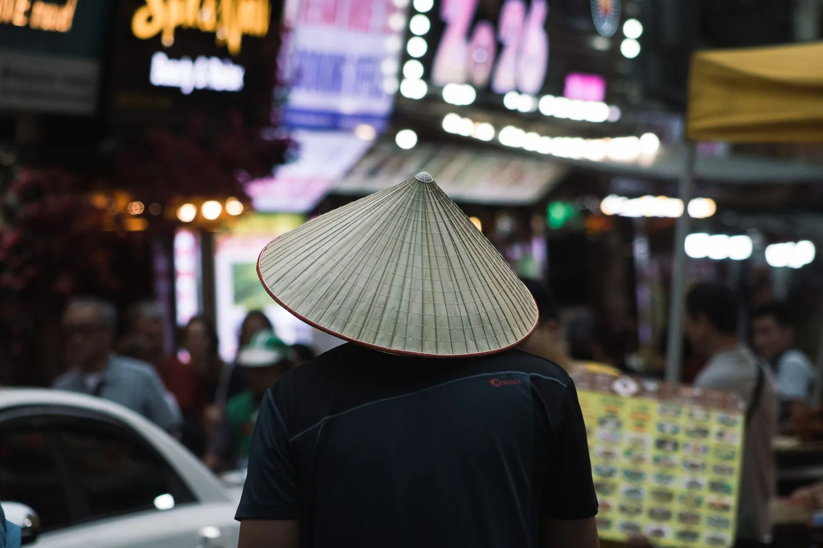 Phố ẩm thực Hà Nội nhộn nhịp về đêm