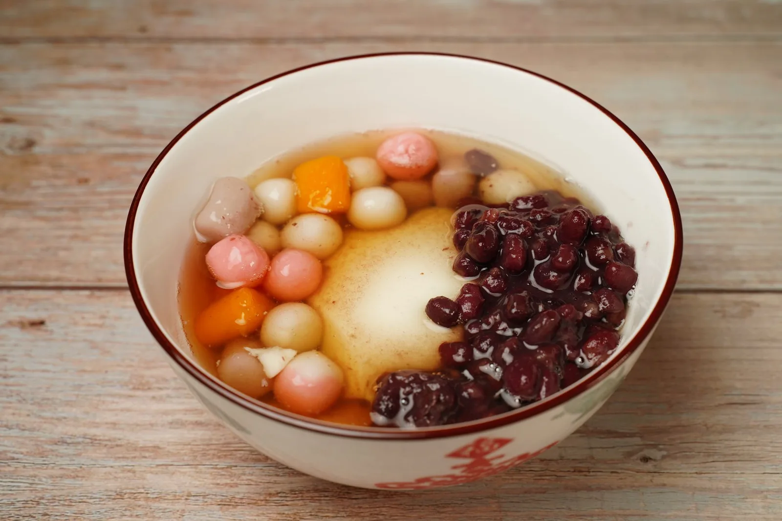 Bánh trôi tàu trong nước đường gừng ấm nóng