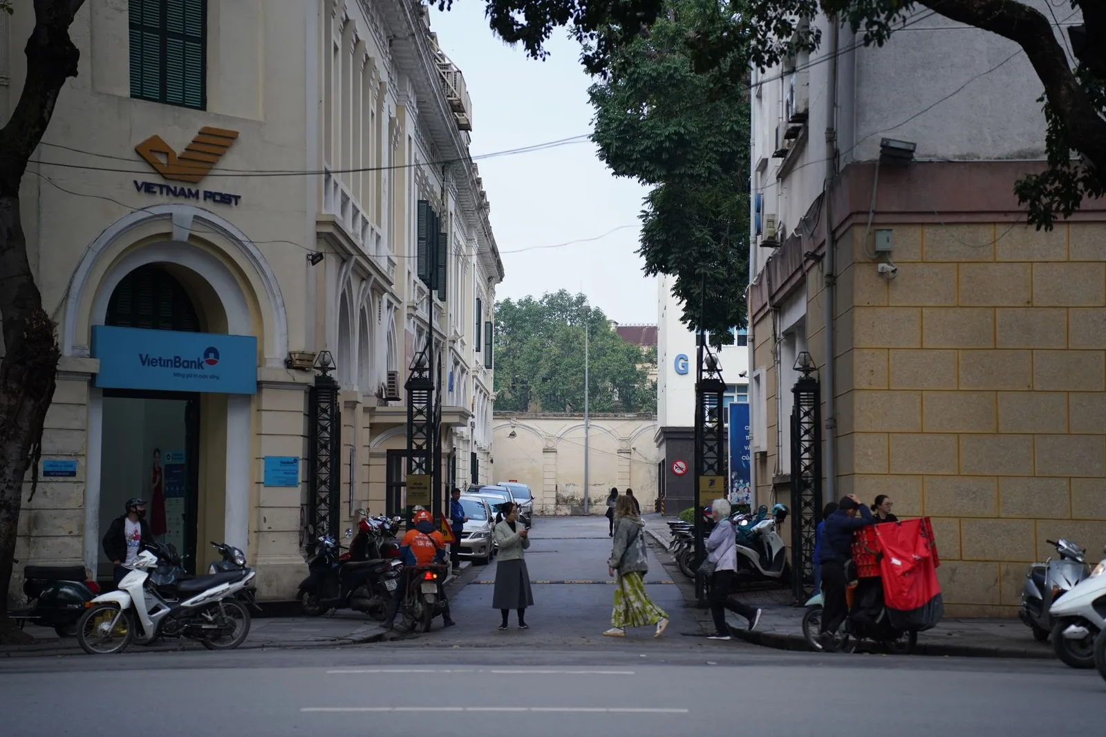 Nhà thờ và dãy phố mang dấu ấn kiến trúc Pháp ở Hà Nội