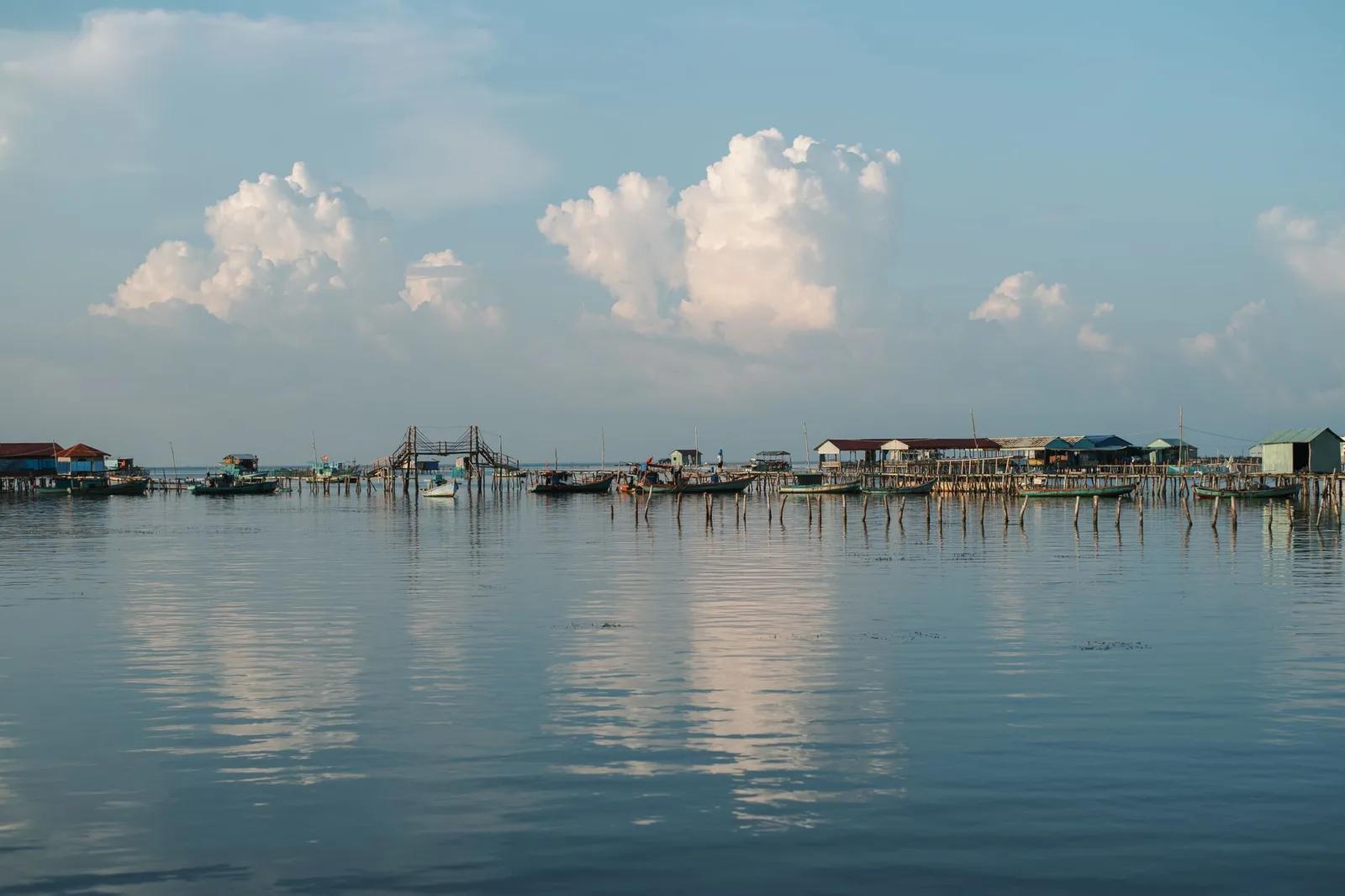 Bãi biển Phú Quốc dưới trời nhiều mây tháng 11