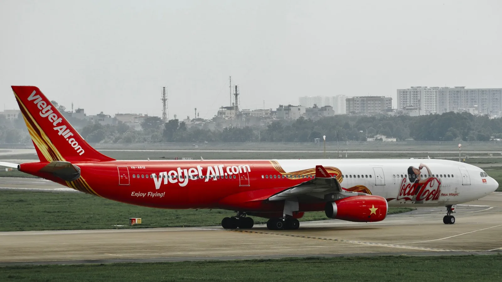 Sân bay Việt Nam đông đúc trong kỳ nghỉ cuối năm