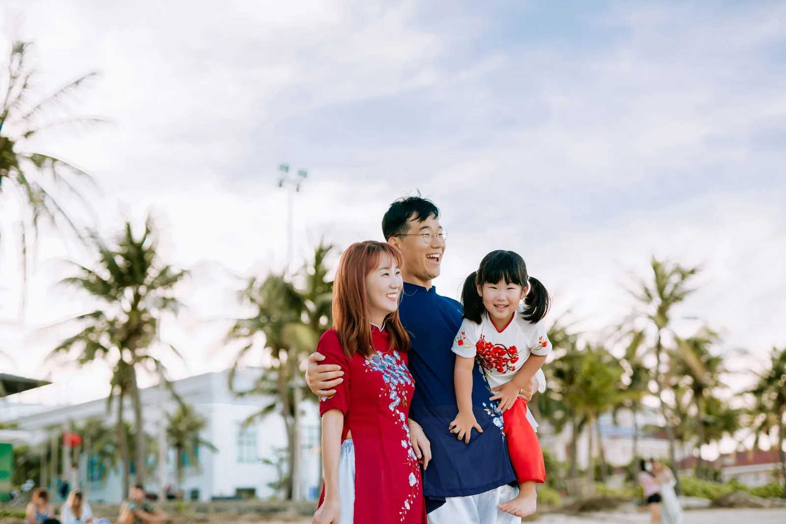 Gia đình cùng chuẩn bị cho chuyến nghỉ dưỡng trên đảo