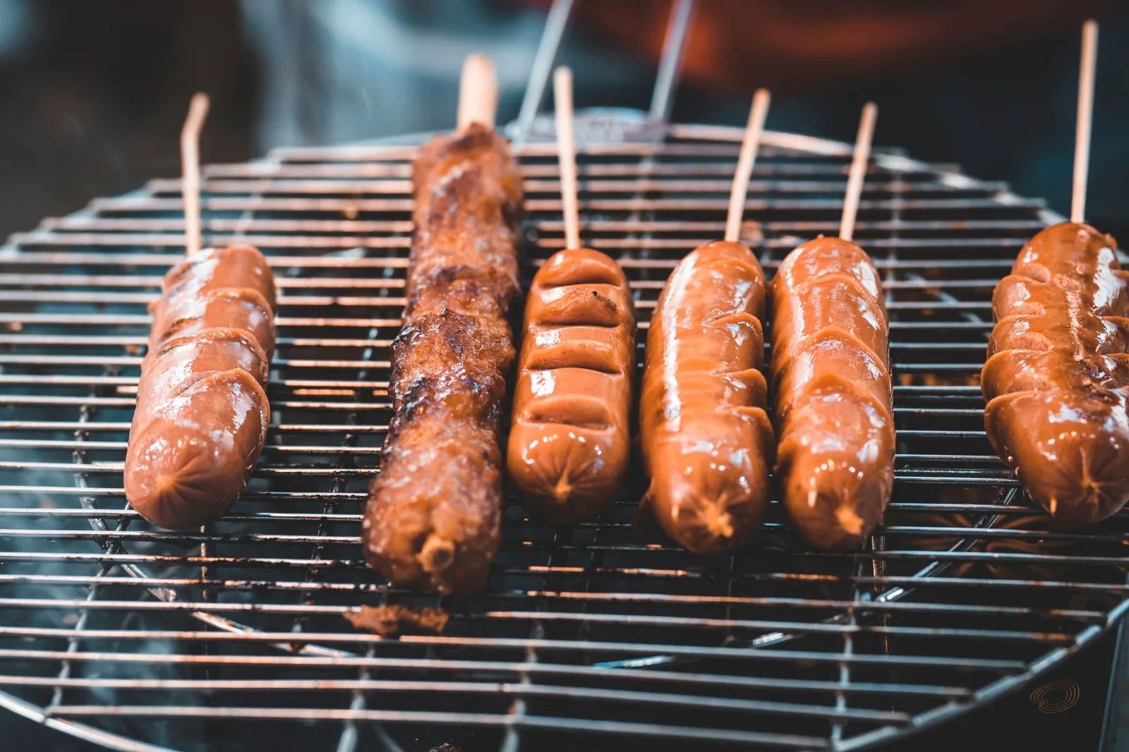 Cận cảnh bánh dày mềm dẻo kẹp giò lụa
