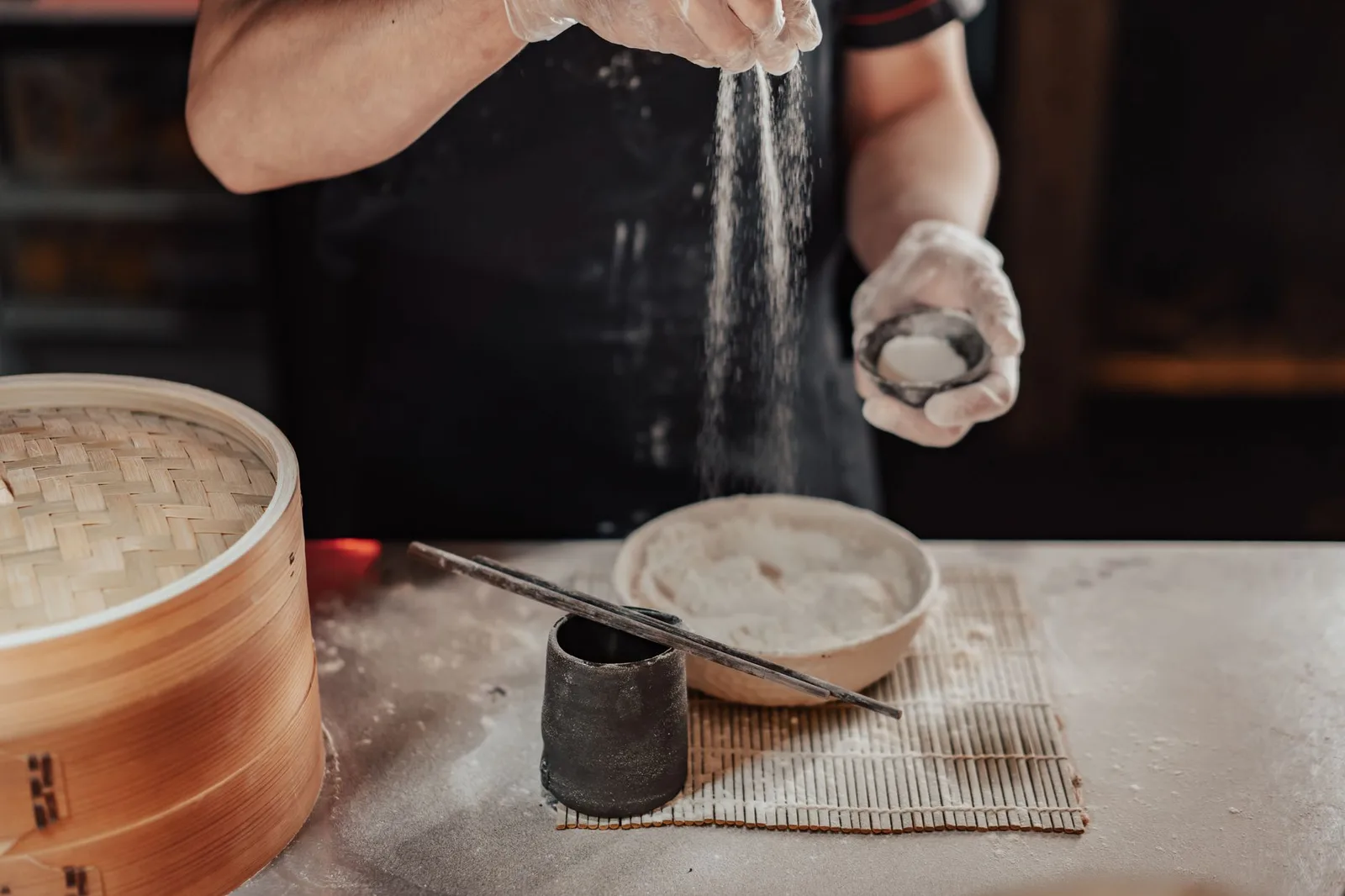 Nguyên liệu và bột nếp dùng để làm bánh dày