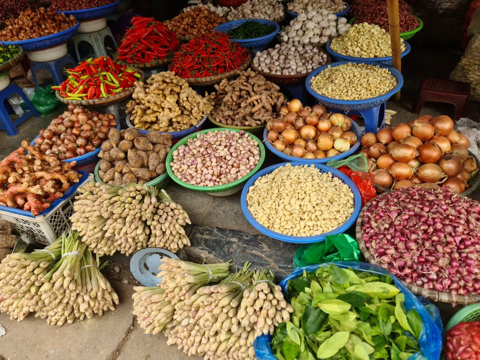 Không khí buổi sáng tại khu ẩm thực đường phố Hà Nội