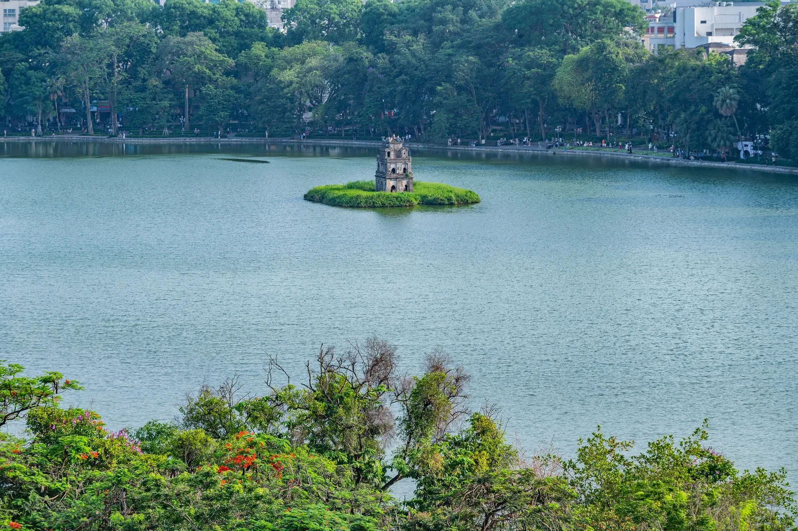 Khu vực phố cổ gần hồ Hoàn Kiếm