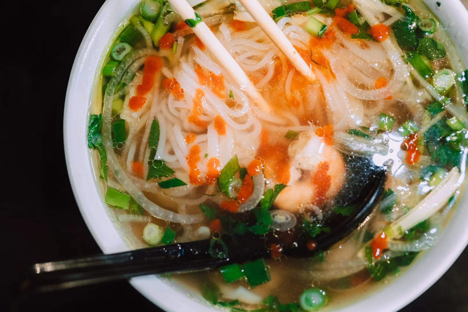 Bát mì nước nóng cho buổi sáng Hà Nội