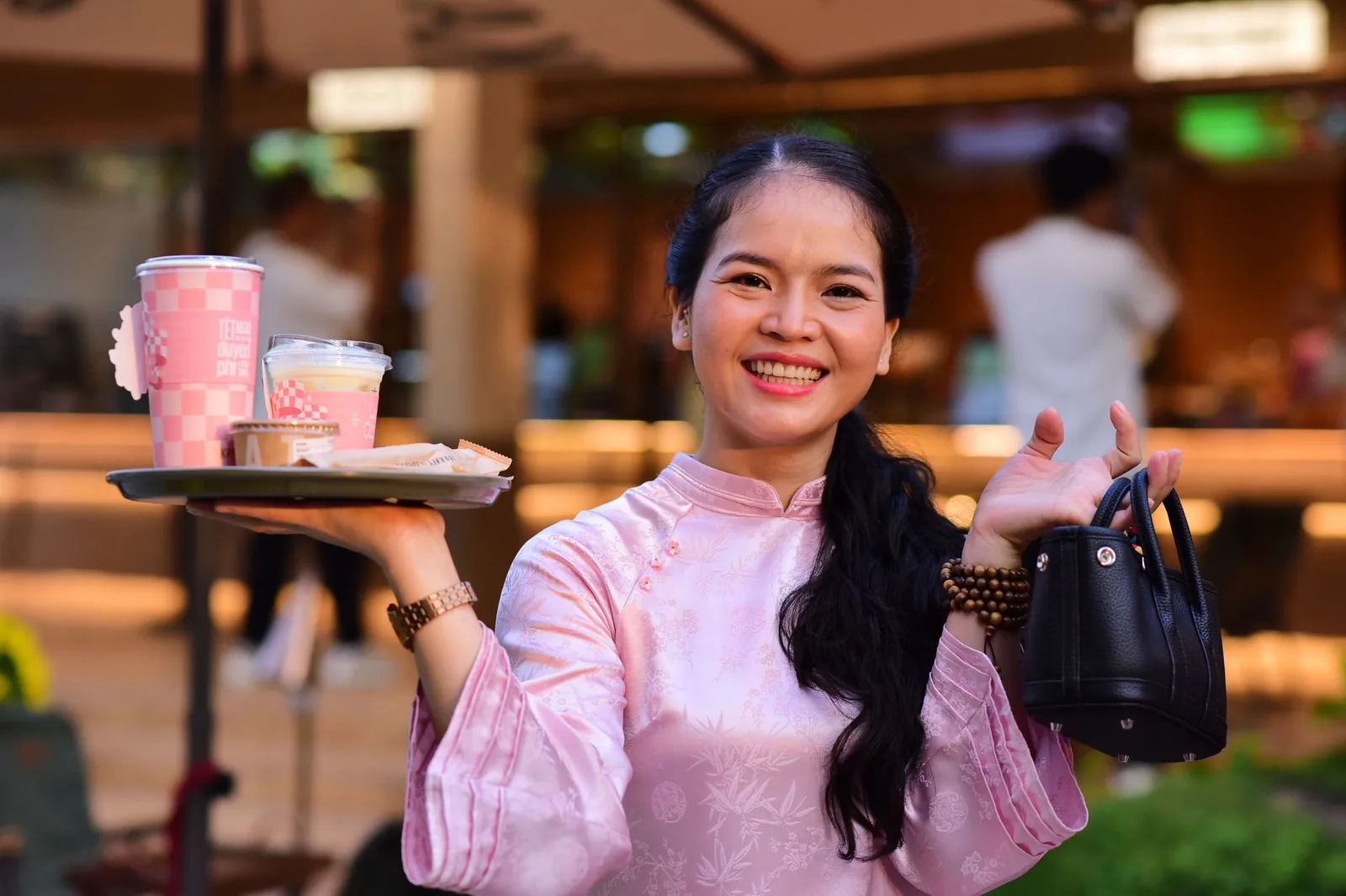 Ly trà sữa không sữa bò đã hoàn tất để mang đi