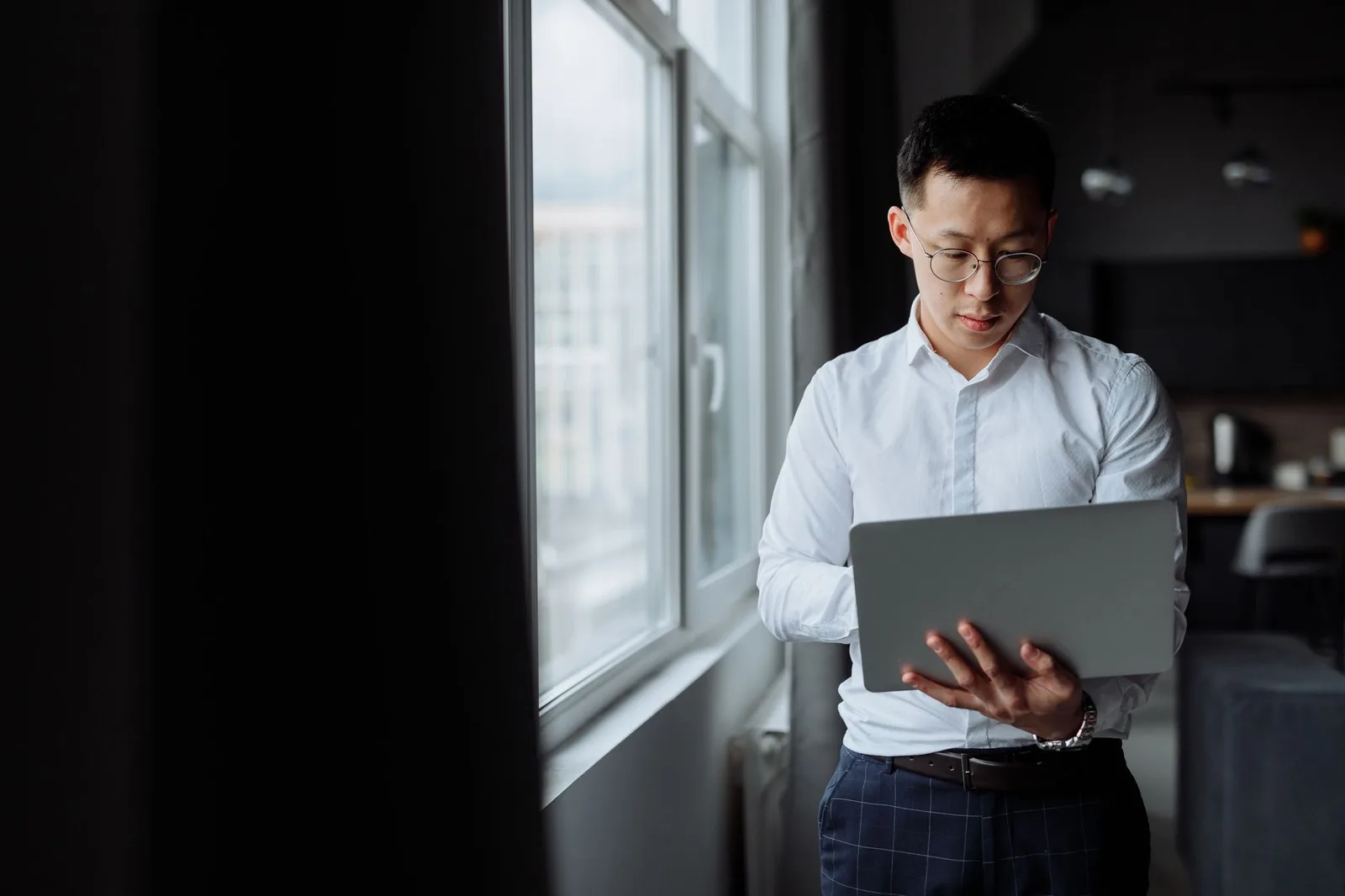 Người tìm việc lập kế hoạch ứng tuyển trên máy tính
