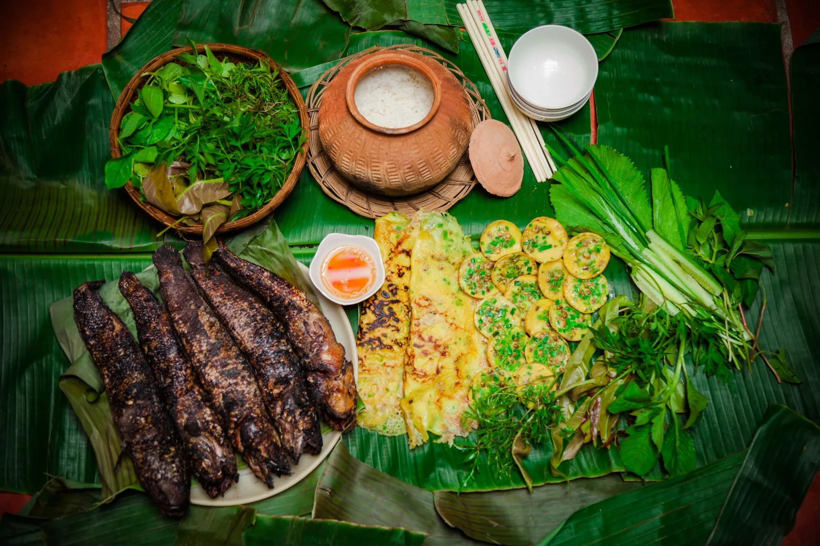 Du khách Việt cùng tham gia lớp nấu món ăn truyền thống