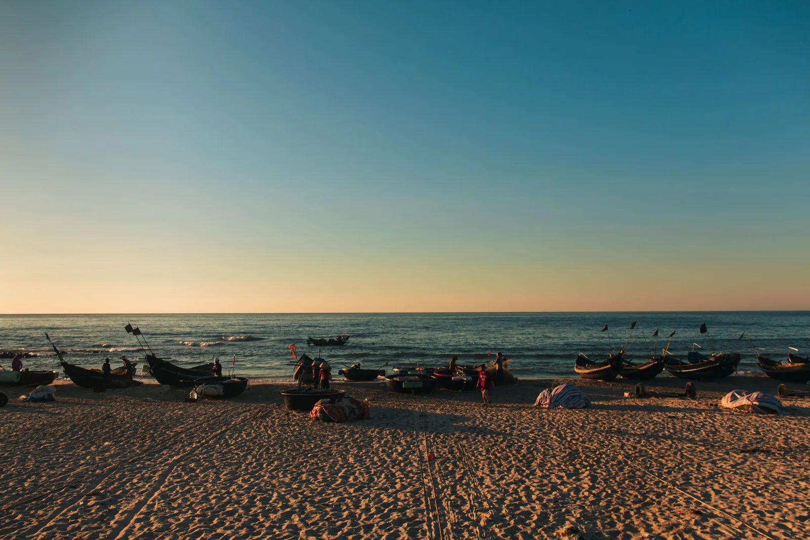 Bãi biển miền Nam yên ả vào mùa khô