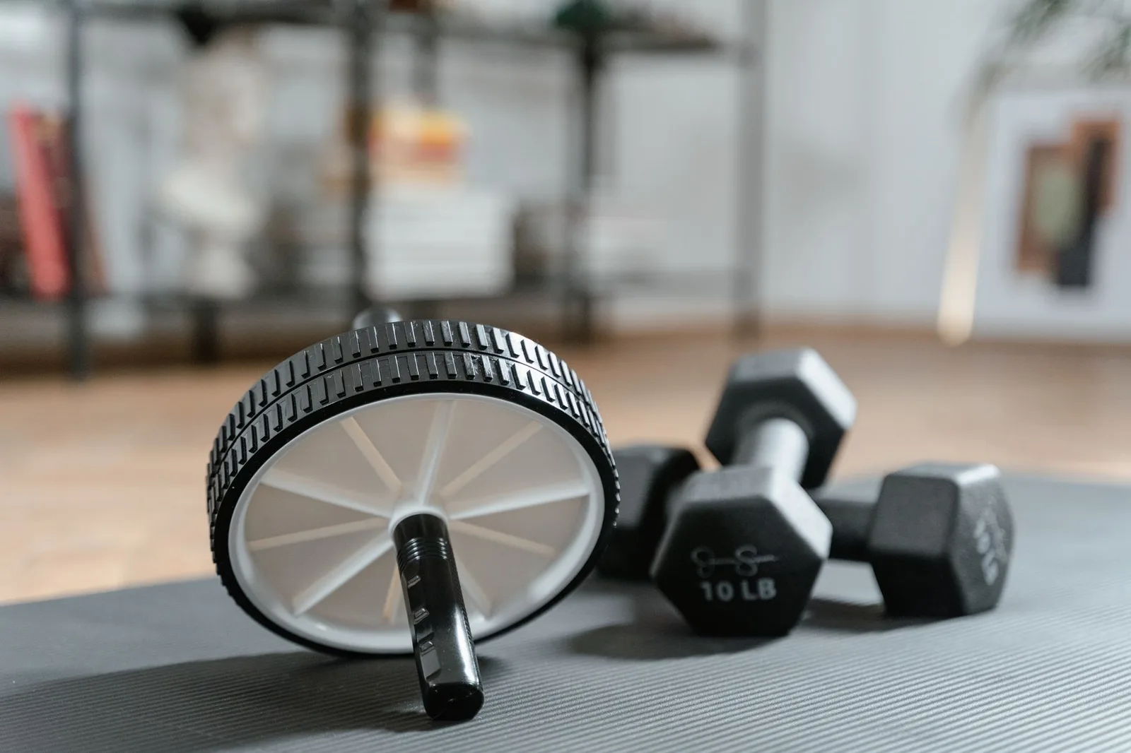 Dụng cụ luyện tập tại nhà được chuẩn bị gọn gàng