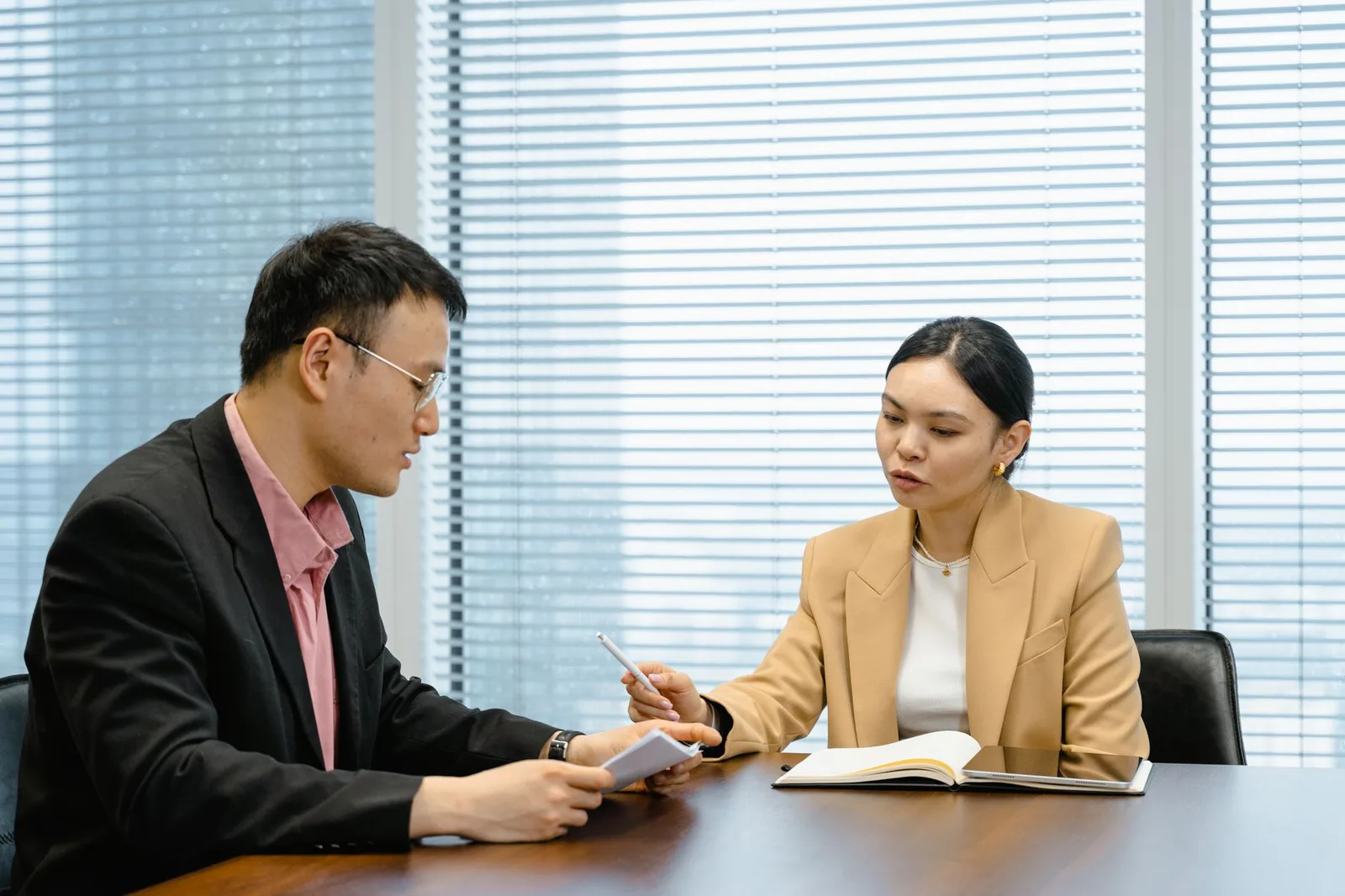 Người đi làm cân nhắc quyết định về con đường sự nghiệp