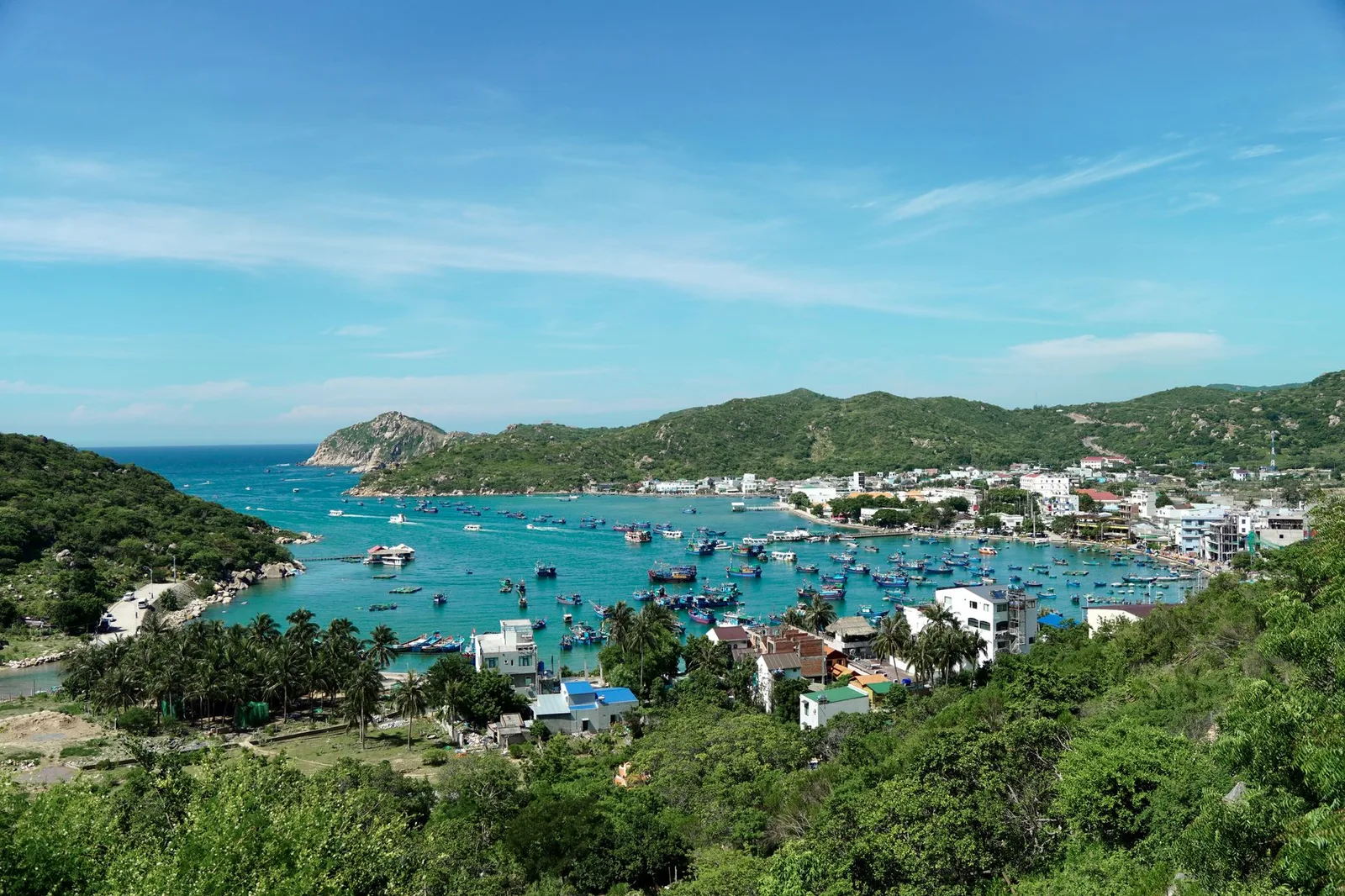 Cung đường ven biển Khánh Hòa dẫn đến Đầm Môn