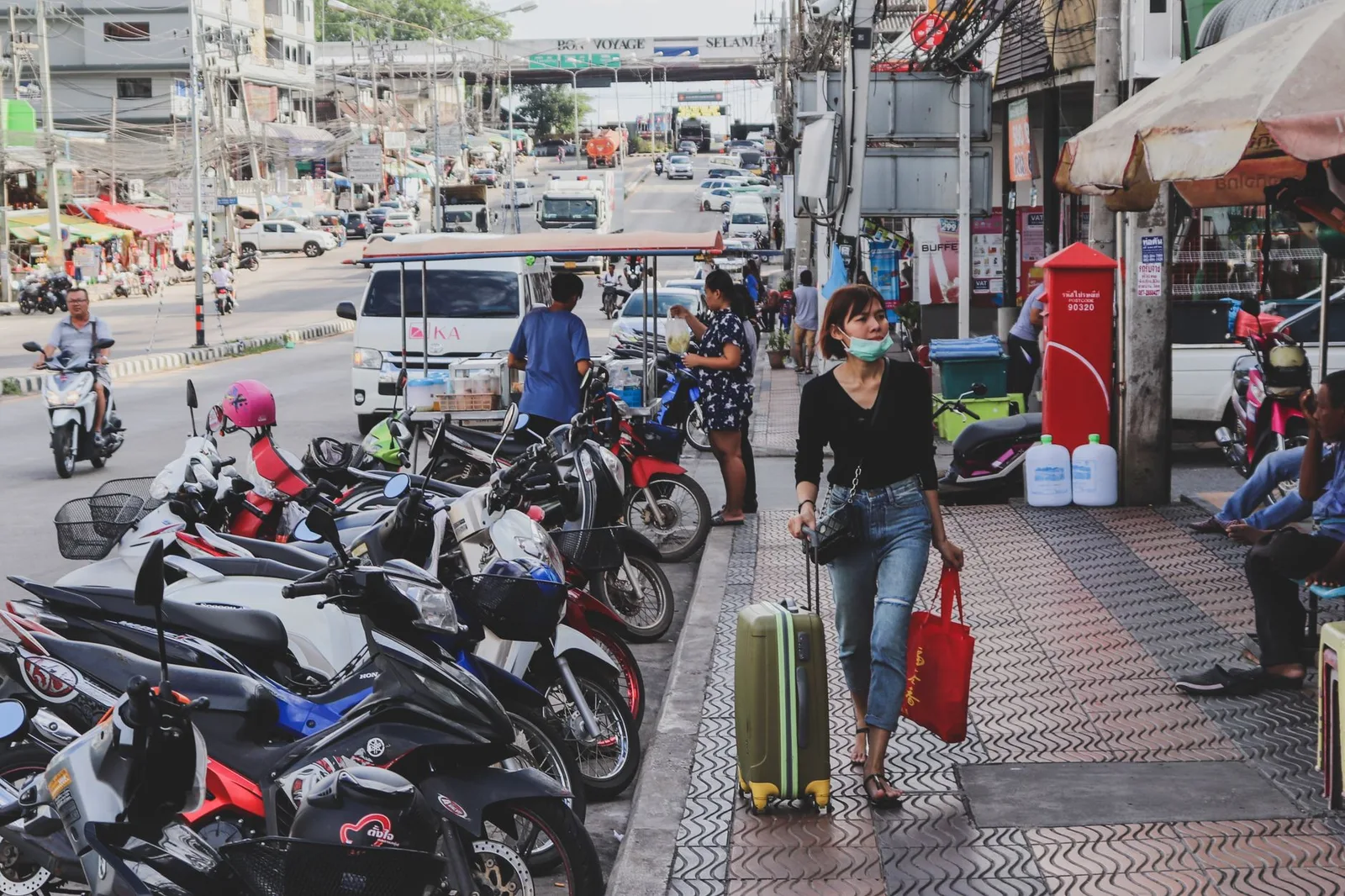 Hành lý và xe máy chuẩn bị cho chuyến đi đảo