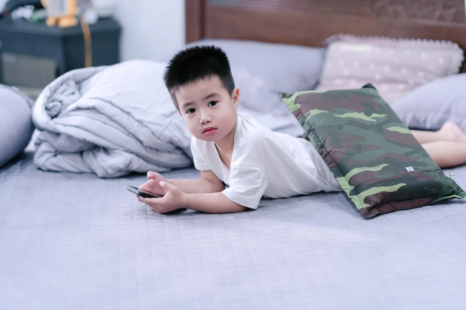 Trẻ mệt mỏi sau khi xem màn hình quá lâu