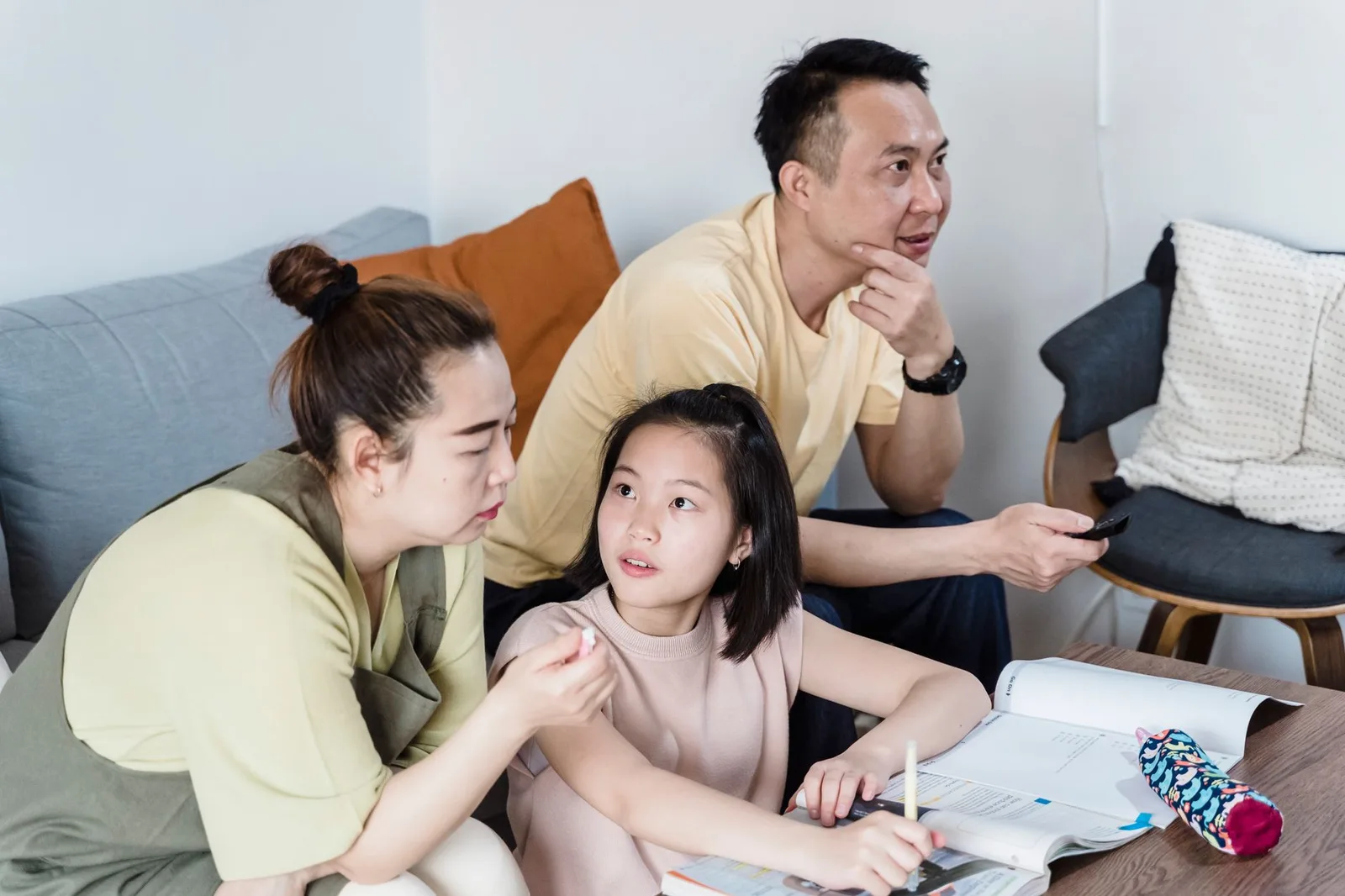 Gia đình trao đổi cởi mở về nội dung trực tuyến