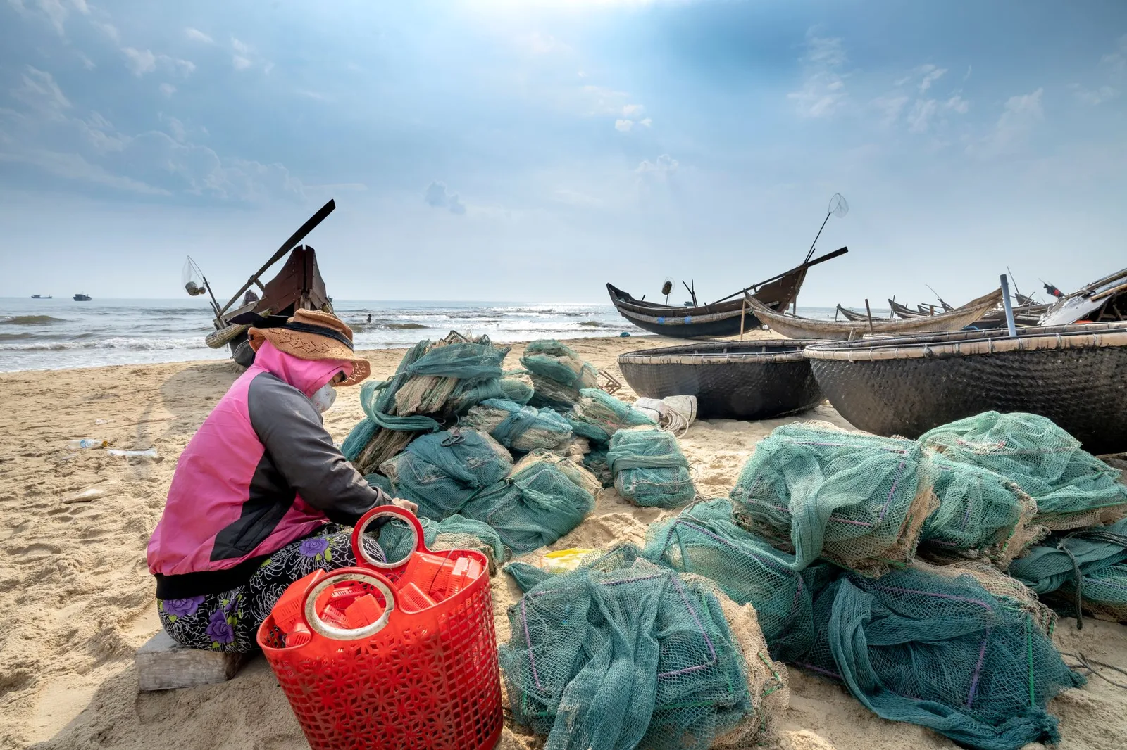 Gia đình trải nghiệm thuyền thúng giữa thiên nhiên Hội An